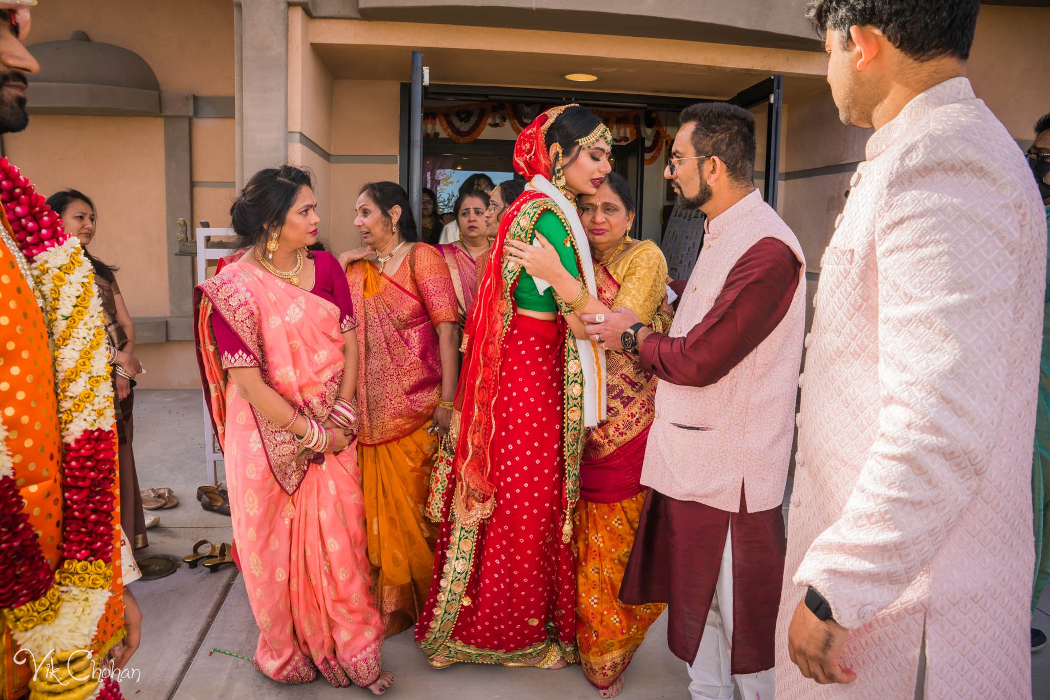 2022-02-05-Hely-&-Parth-Las-Vegas-Indian-Wedding-Photography-Vik-Chohan-Photography-Photo-Booth-Social-Media-VCP-382.jpg