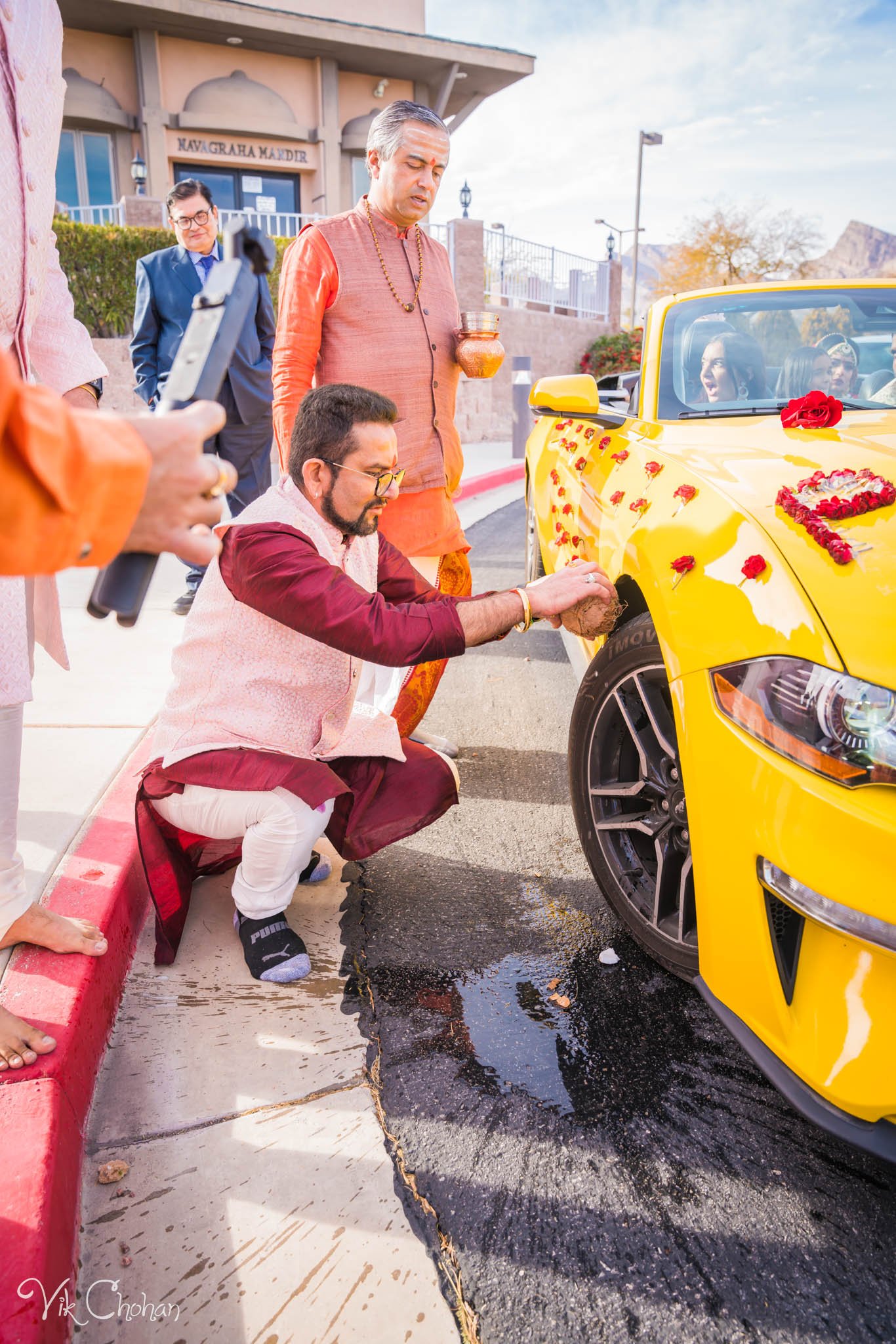 2022-02-05-Hely-&-Parth-Las-Vegas-Indian-Wedding-Photography-Vik-Chohan-Photography-Photo-Booth-Social-Media-VCP-405.jpg