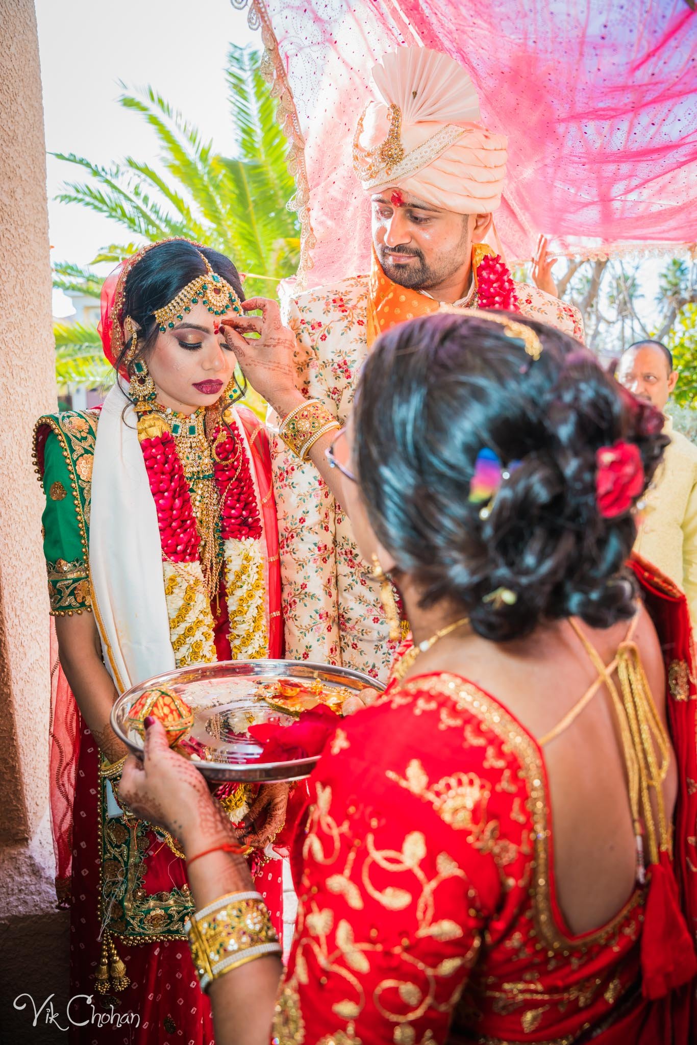 2022-02-05-Hely-&-Parth-Las-Vegas-Indian-Wedding-Photography-Vik-Chohan-Photography-Photo-Booth-Social-Media-VCP-413.jpg