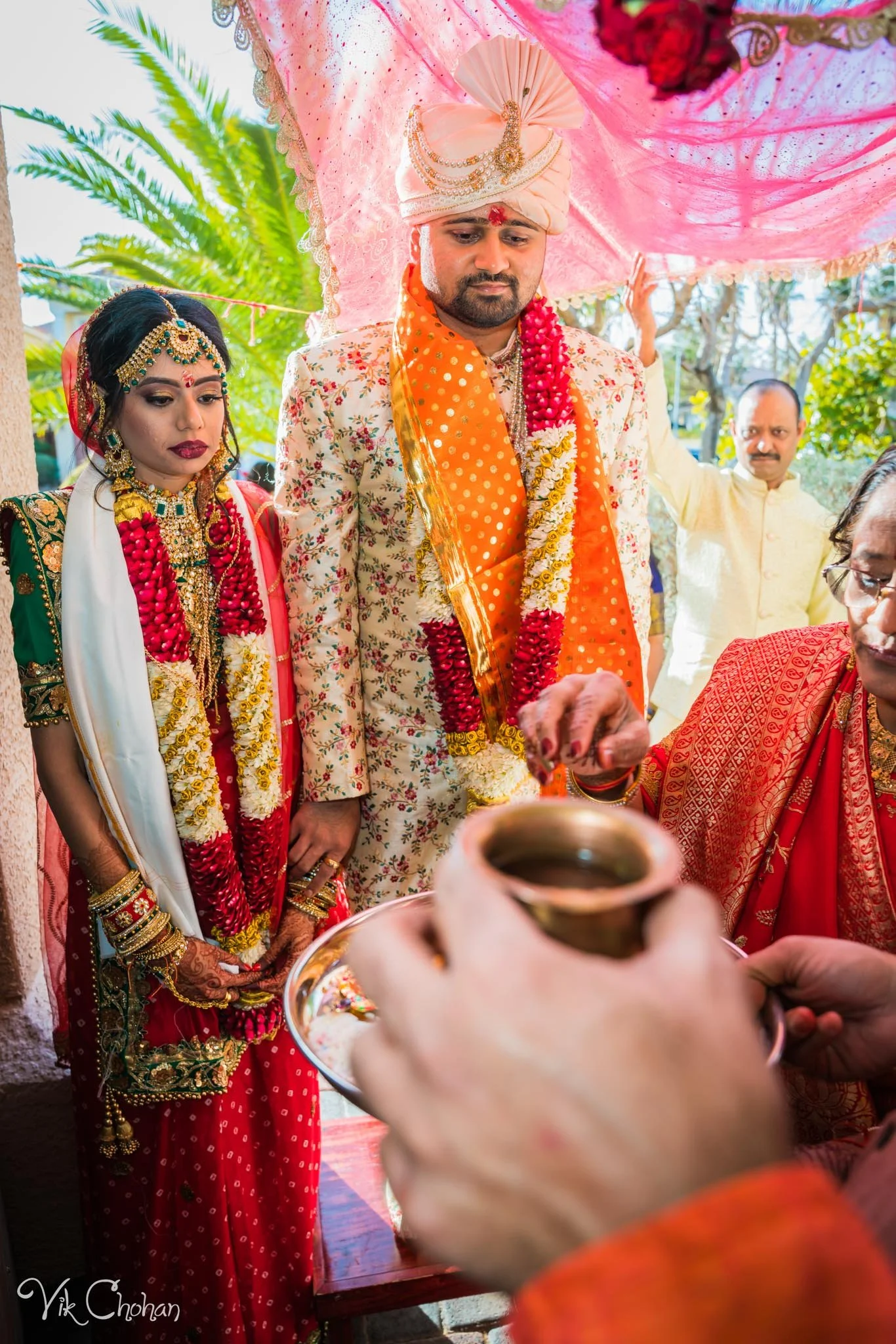 2022-02-05-Hely-&-Parth-Las-Vegas-Indian-Wedding-Photography-Vik-Chohan-Photography-Photo-Booth-Social-Media-VCP-414.jpg