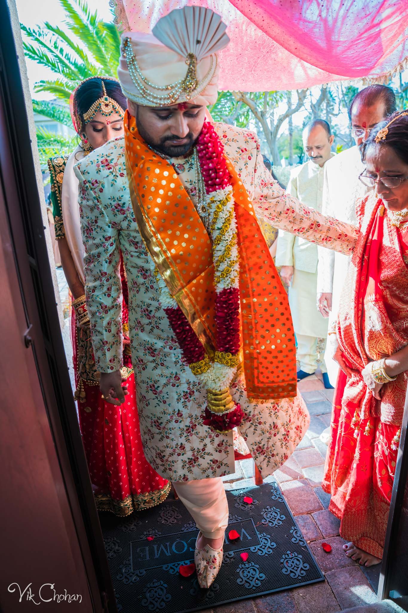 2022-02-05-Hely-&-Parth-Las-Vegas-Indian-Wedding-Photography-Vik-Chohan-Photography-Photo-Booth-Social-Media-VCP-425.jpg