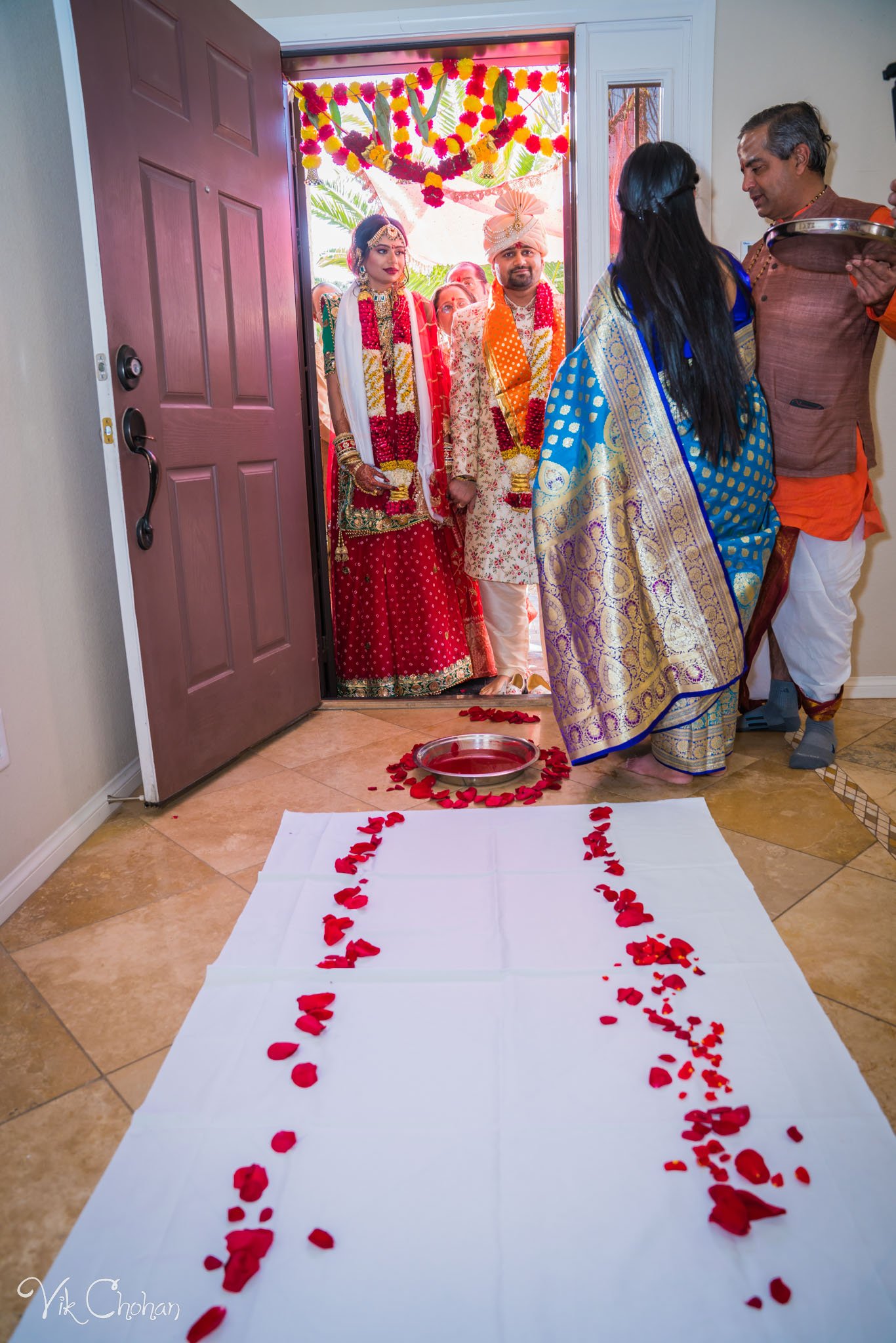 2022-02-05-Hely-&-Parth-Las-Vegas-Indian-Wedding-Photography-Vik-Chohan-Photography-Photo-Booth-Social-Media-VCP-427.jpg