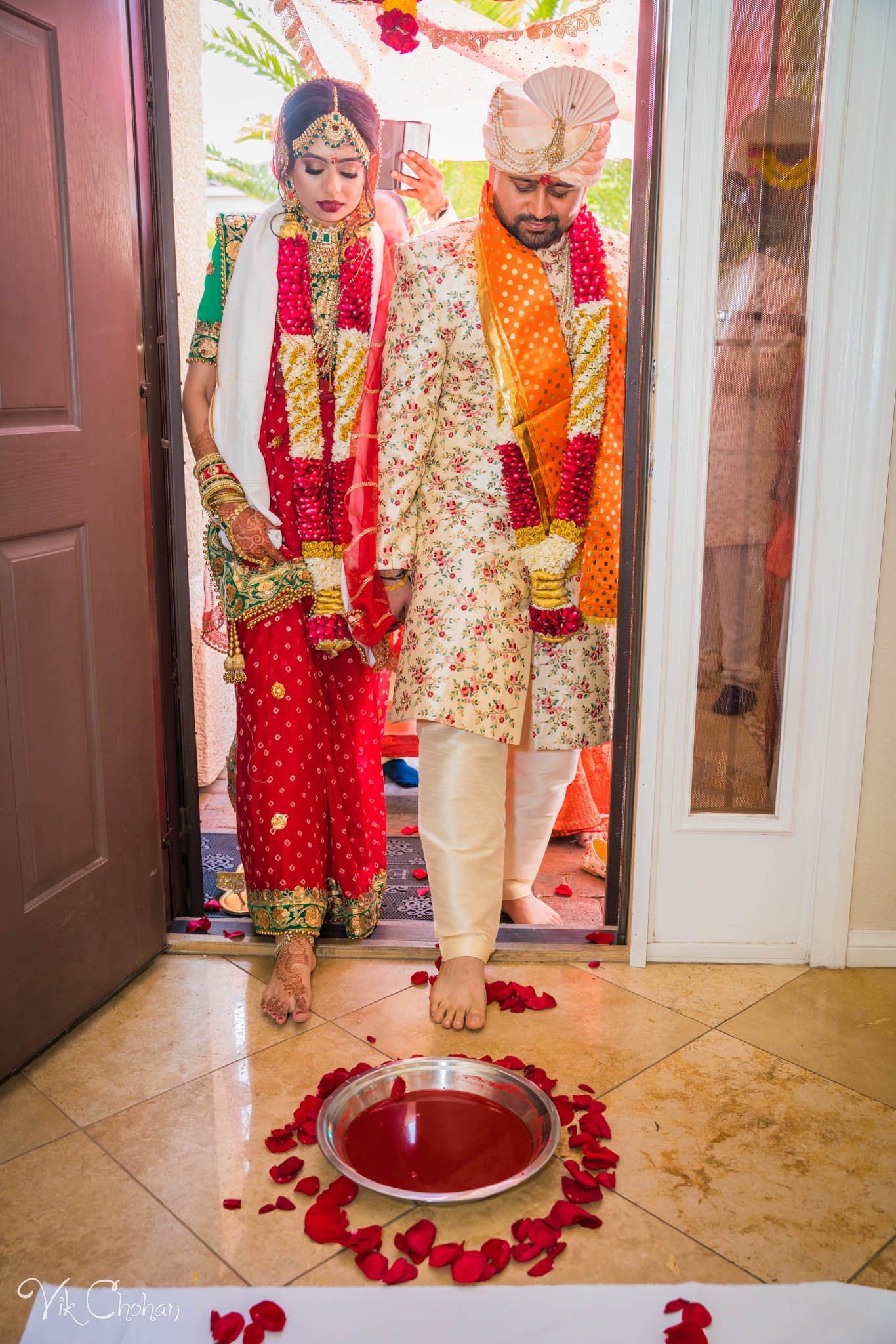 2022-02-05-Hely-&-Parth-Las-Vegas-Indian-Wedding-Photography-Vik-Chohan-Photography-Photo-Booth-Social-Media-VCP-435.jpg