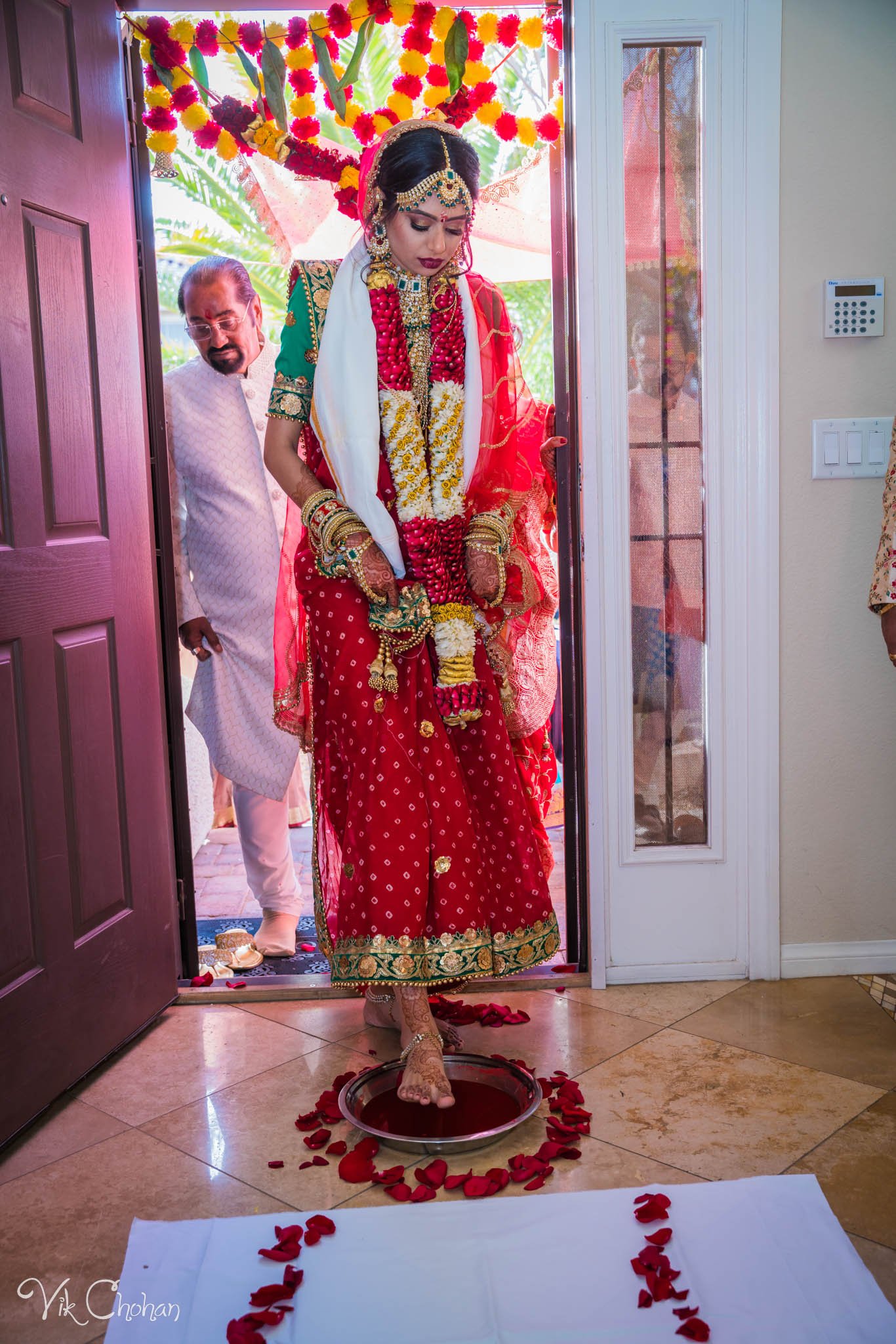 2022-02-05-Hely-&-Parth-Las-Vegas-Indian-Wedding-Photography-Vik-Chohan-Photography-Photo-Booth-Social-Media-VCP-438.jpg