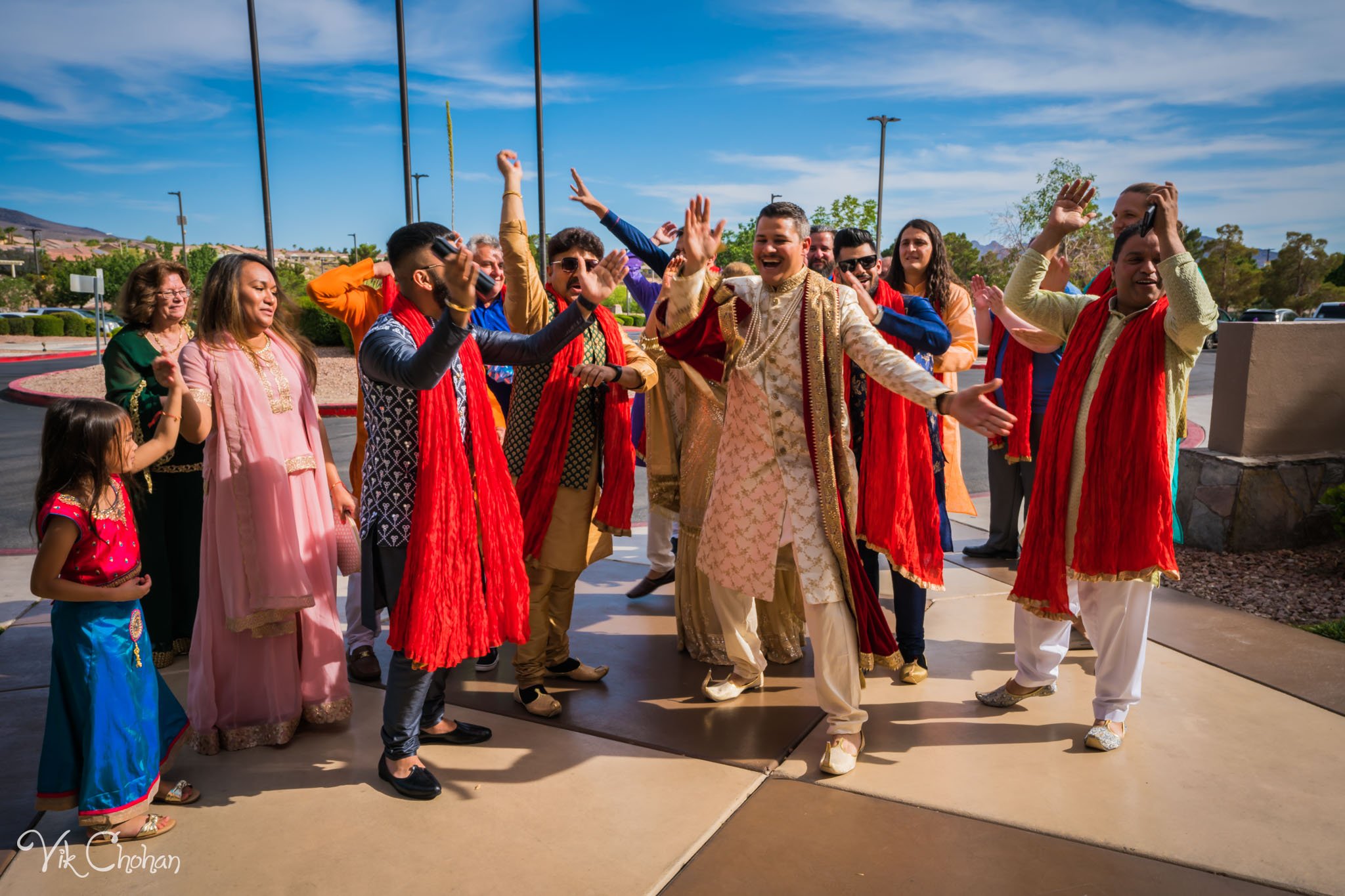 2022-06-09-Annie-&-Steven-Las-Vegas-Indian-Wedding-Ceremony-Photography-Vik-Chohan-Photography-Photo-Booth-Social-Media-VCP-044.jpg