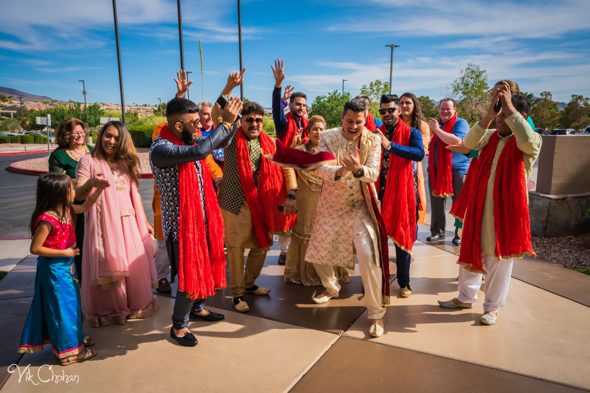 2022-06-09-Annie-&-Steven-Las-Vegas-Indian-Wedding-Ceremony-Photography-Vik-Chohan-Photography-Photo-Booth-Social-Media-VCP-045.jpg