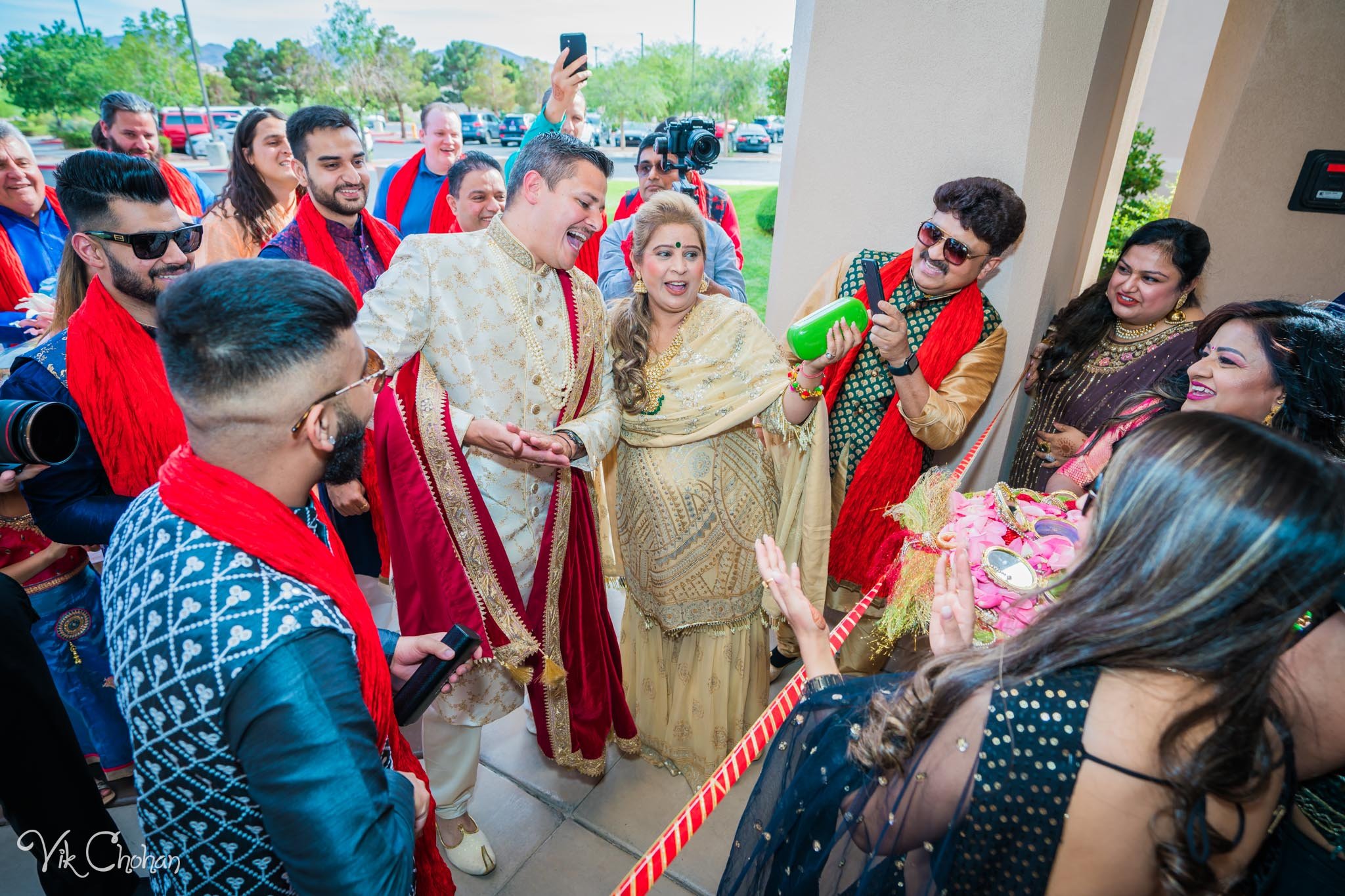 2022-06-09-Annie-&-Steven-Las-Vegas-Indian-Wedding-Ceremony-Photography-Vik-Chohan-Photography-Photo-Booth-Social-Media-VCP-049.jpg