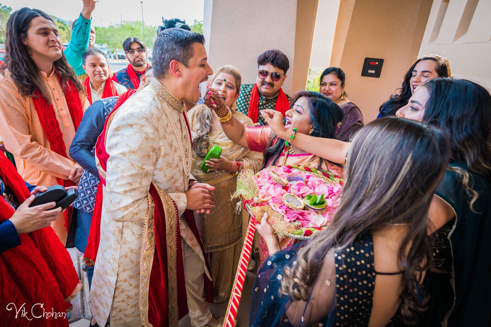 2022-06-09-Annie-&-Steven-Las-Vegas-Indian-Wedding-Ceremony-Photography-Vik-Chohan-Photography-Photo-Booth-Social-Media-VCP-051.jpg