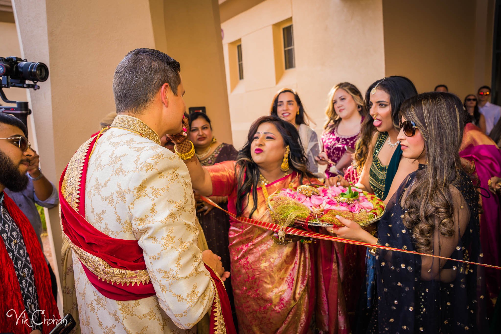 2022-06-09-Annie-&-Steven-Las-Vegas-Indian-Wedding-Ceremony-Photography-Vik-Chohan-Photography-Photo-Booth-Social-Media-VCP-052.jpg