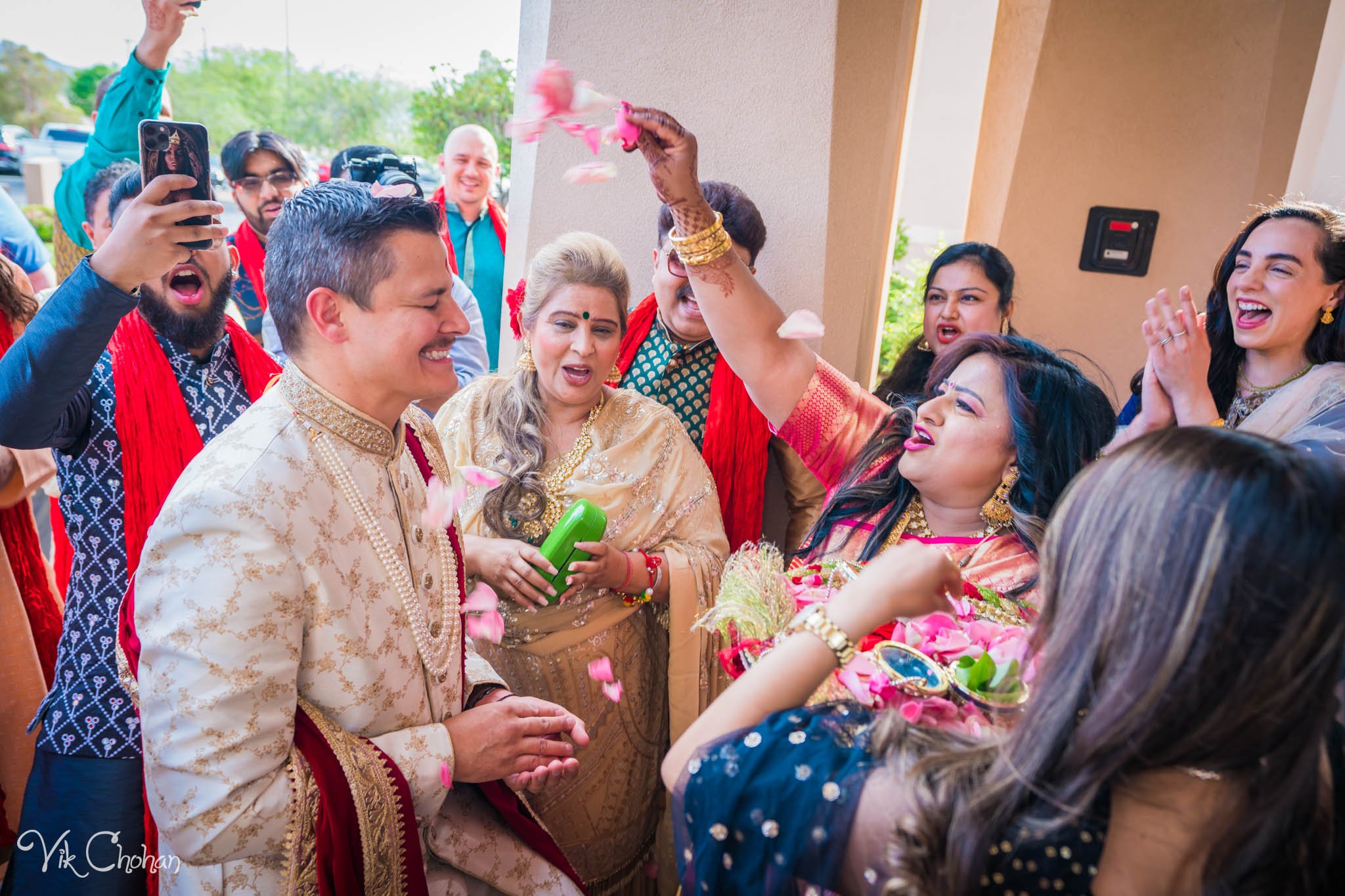 2022-06-09-Annie-&-Steven-Las-Vegas-Indian-Wedding-Ceremony-Photography-Vik-Chohan-Photography-Photo-Booth-Social-Media-VCP-053.jpg