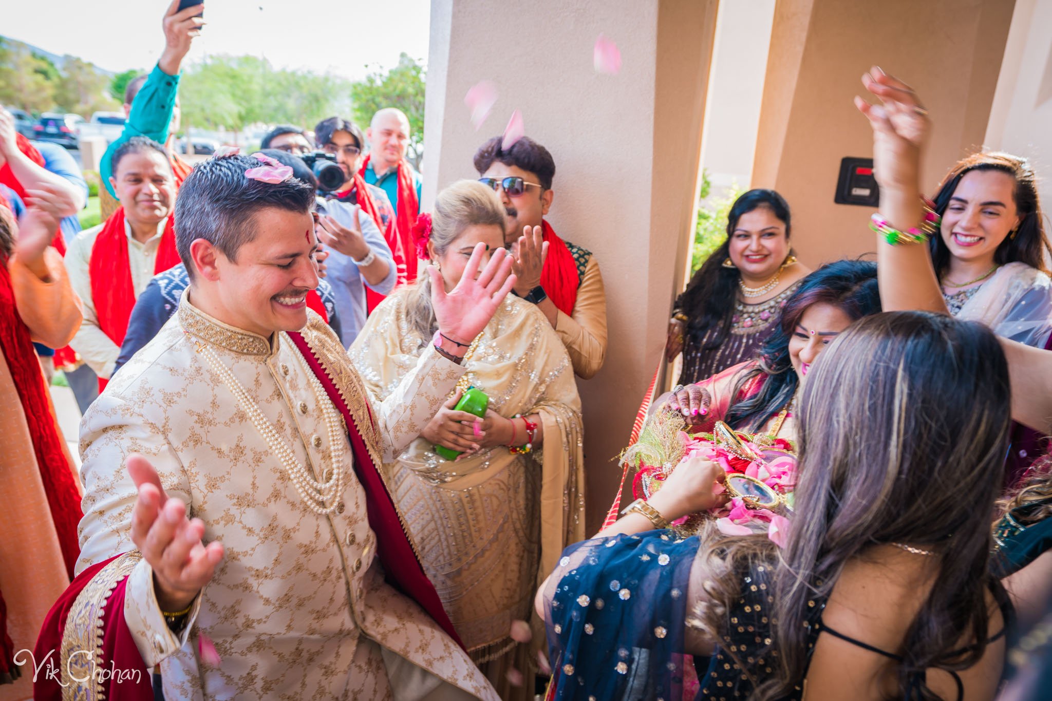 2022-06-09-Annie-&-Steven-Las-Vegas-Indian-Wedding-Ceremony-Photography-Vik-Chohan-Photography-Photo-Booth-Social-Media-VCP-054.jpg