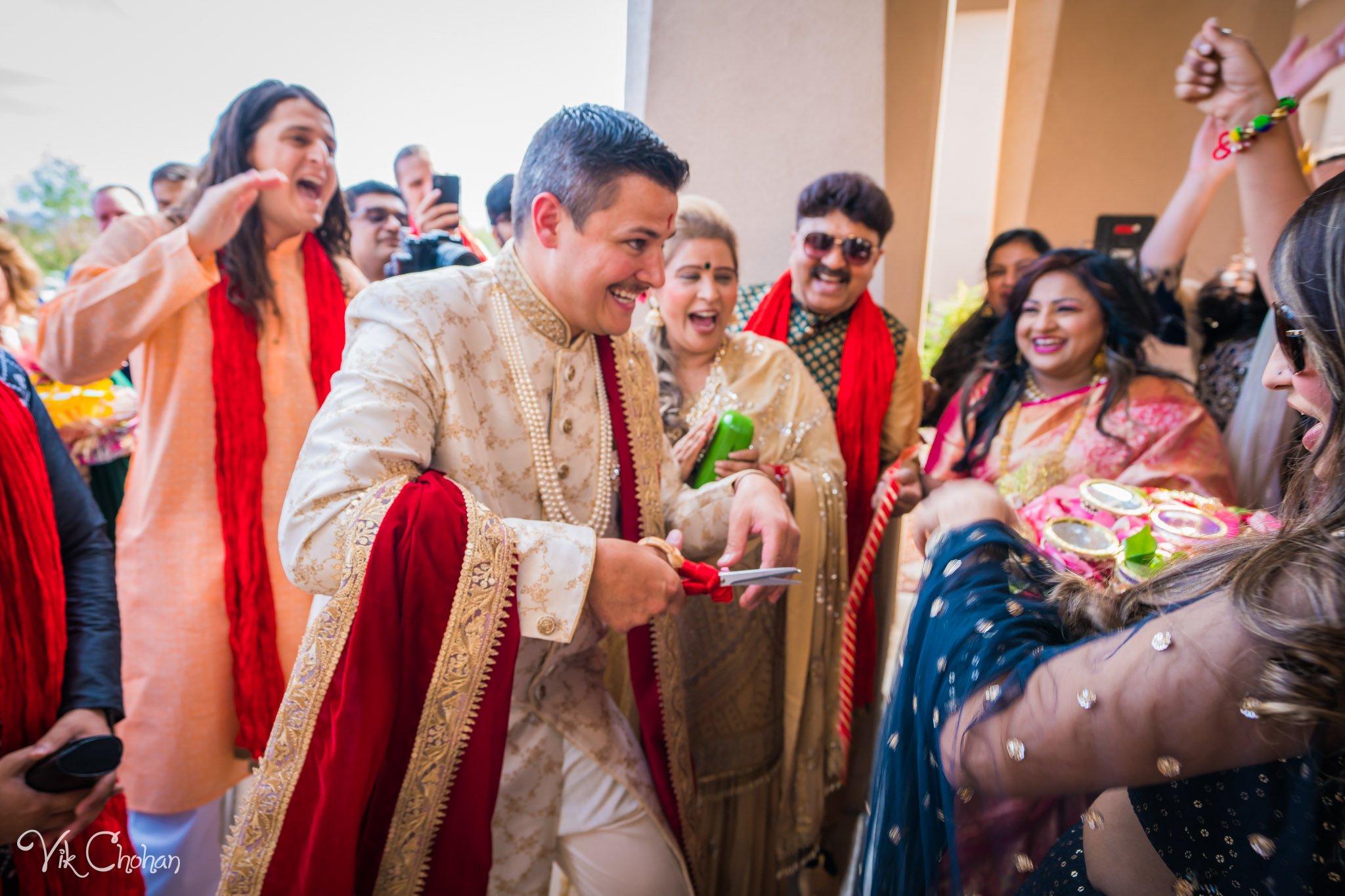 2022-06-09-Annie-&-Steven-Las-Vegas-Indian-Wedding-Ceremony-Photography-Vik-Chohan-Photography-Photo-Booth-Social-Media-VCP-059.jpg