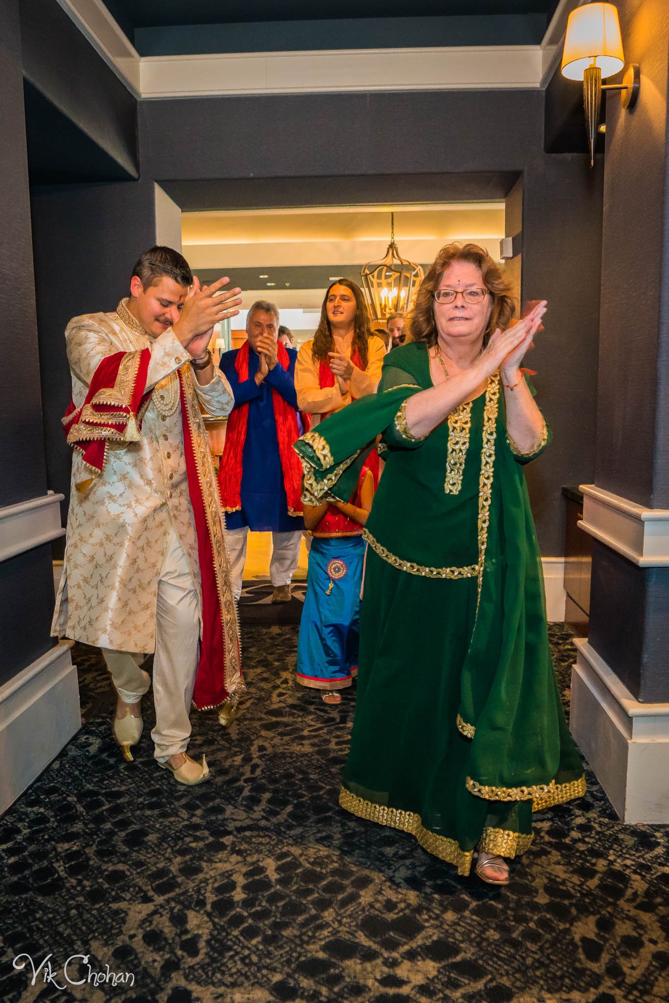 2022-06-09-Annie-&-Steven-Las-Vegas-Indian-Wedding-Ceremony-Photography-Vik-Chohan-Photography-Photo-Booth-Social-Media-VCP-064.jpg