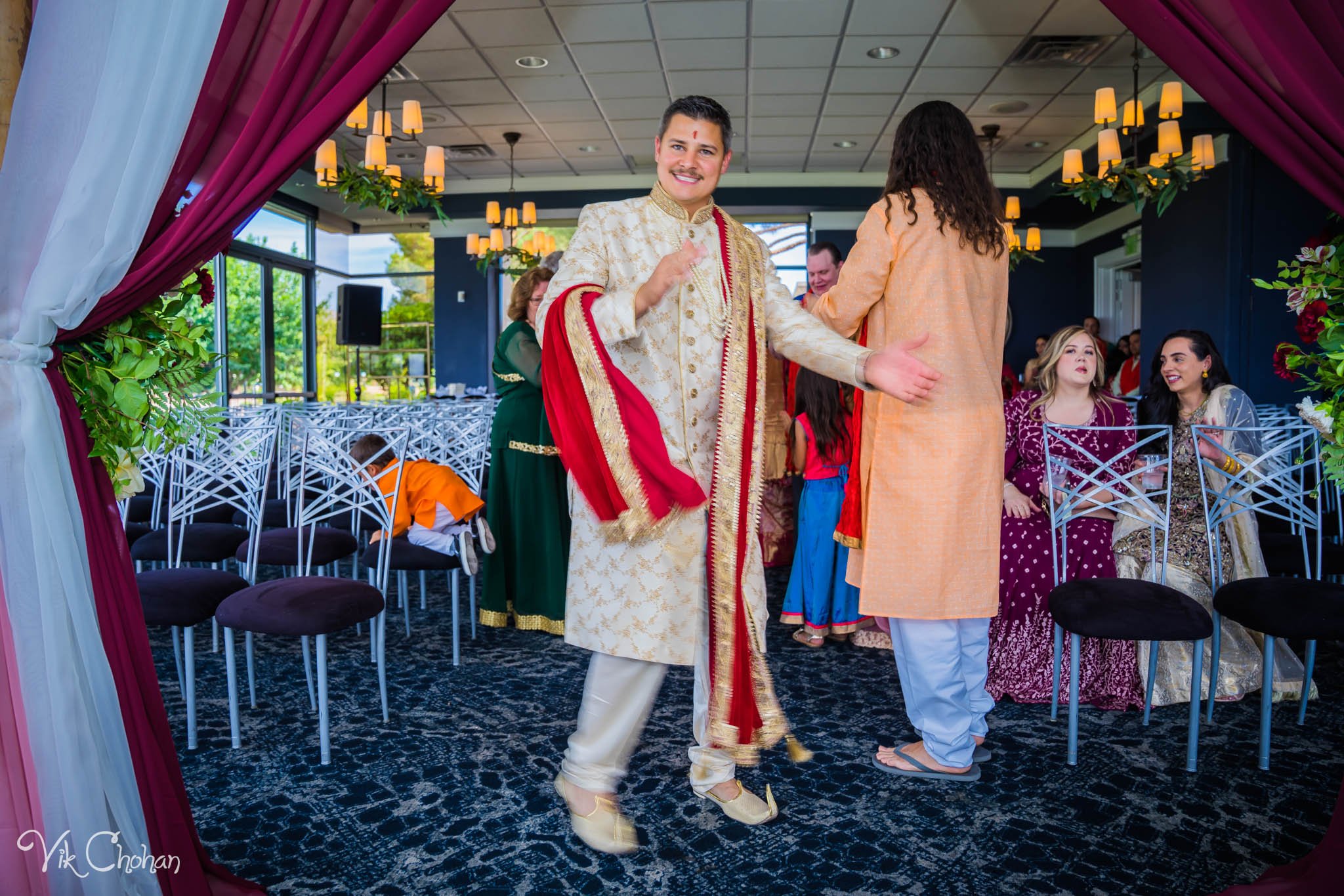 2022-06-09-Annie-&-Steven-Las-Vegas-Indian-Wedding-Ceremony-Photography-Vik-Chohan-Photography-Photo-Booth-Social-Media-VCP-068.jpg