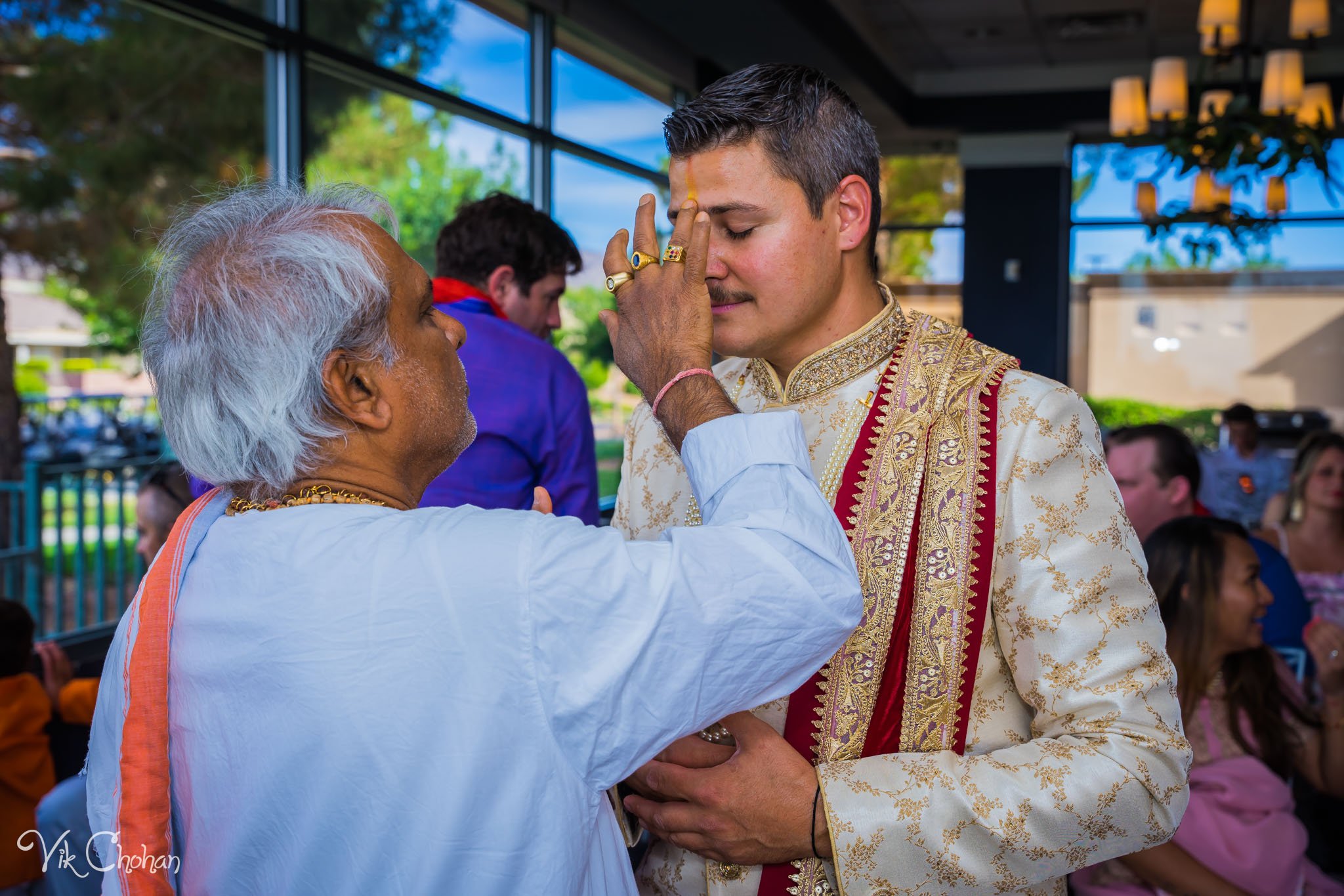 2022-06-09-Annie-&-Steven-Las-Vegas-Indian-Wedding-Ceremony-Photography-Vik-Chohan-Photography-Photo-Booth-Social-Media-VCP-073.jpg