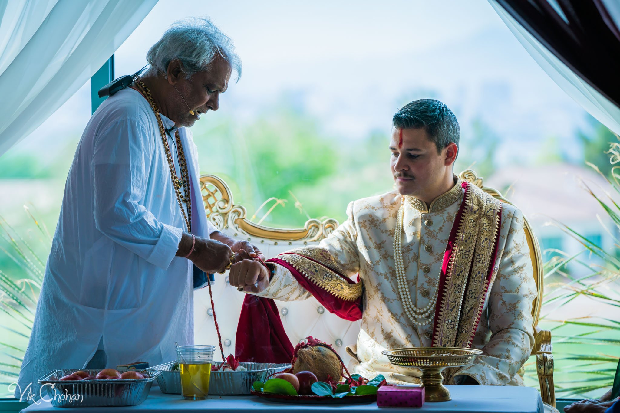 2022-06-09-Annie-&-Steven-Las-Vegas-Indian-Wedding-Ceremony-Photography-Vik-Chohan-Photography-Photo-Booth-Social-Media-VCP-086.jpg