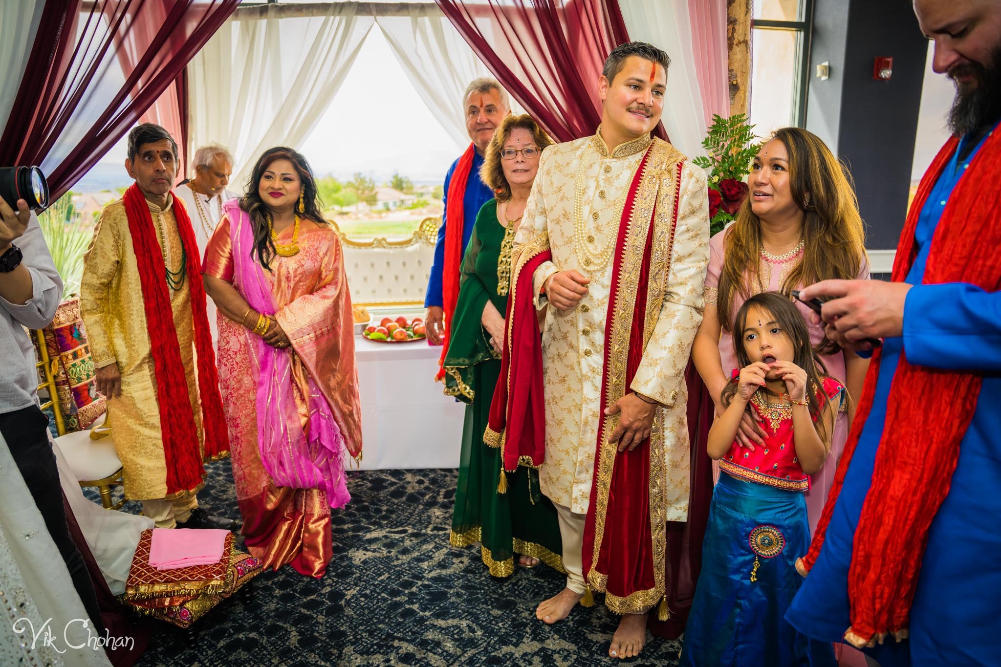 2022-06-09-Annie-&-Steven-Las-Vegas-Indian-Wedding-Ceremony-Photography-Vik-Chohan-Photography-Photo-Booth-Social-Media-VCP-096.jpg