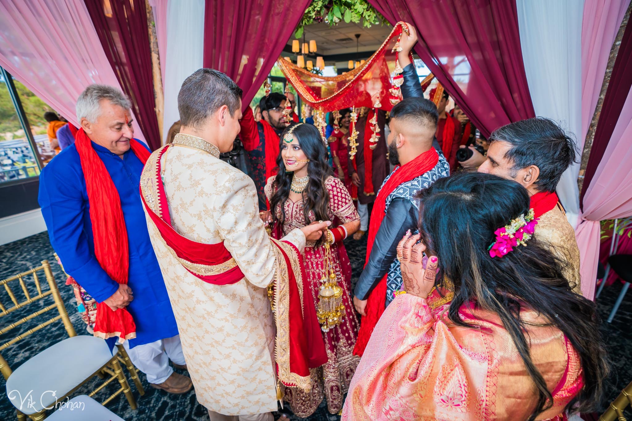 2022-06-09-Annie-&-Steven-Las-Vegas-Indian-Wedding-Ceremony-Photography-Vik-Chohan-Photography-Photo-Booth-Social-Media-VCP-098.jpg