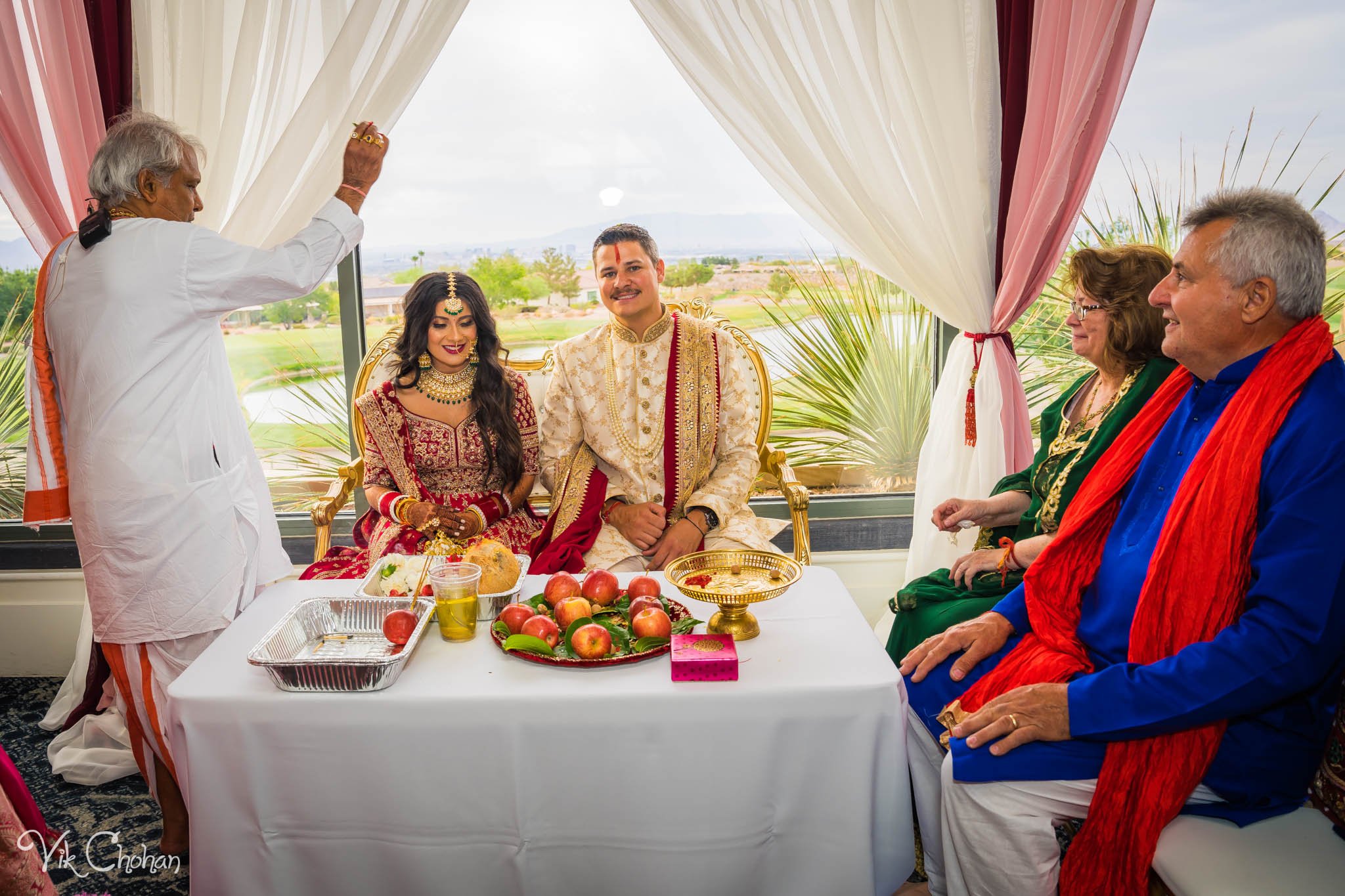 2022-06-09-Annie-&-Steven-Las-Vegas-Indian-Wedding-Ceremony-Photography-Vik-Chohan-Photography-Photo-Booth-Social-Media-VCP-104.jpg
