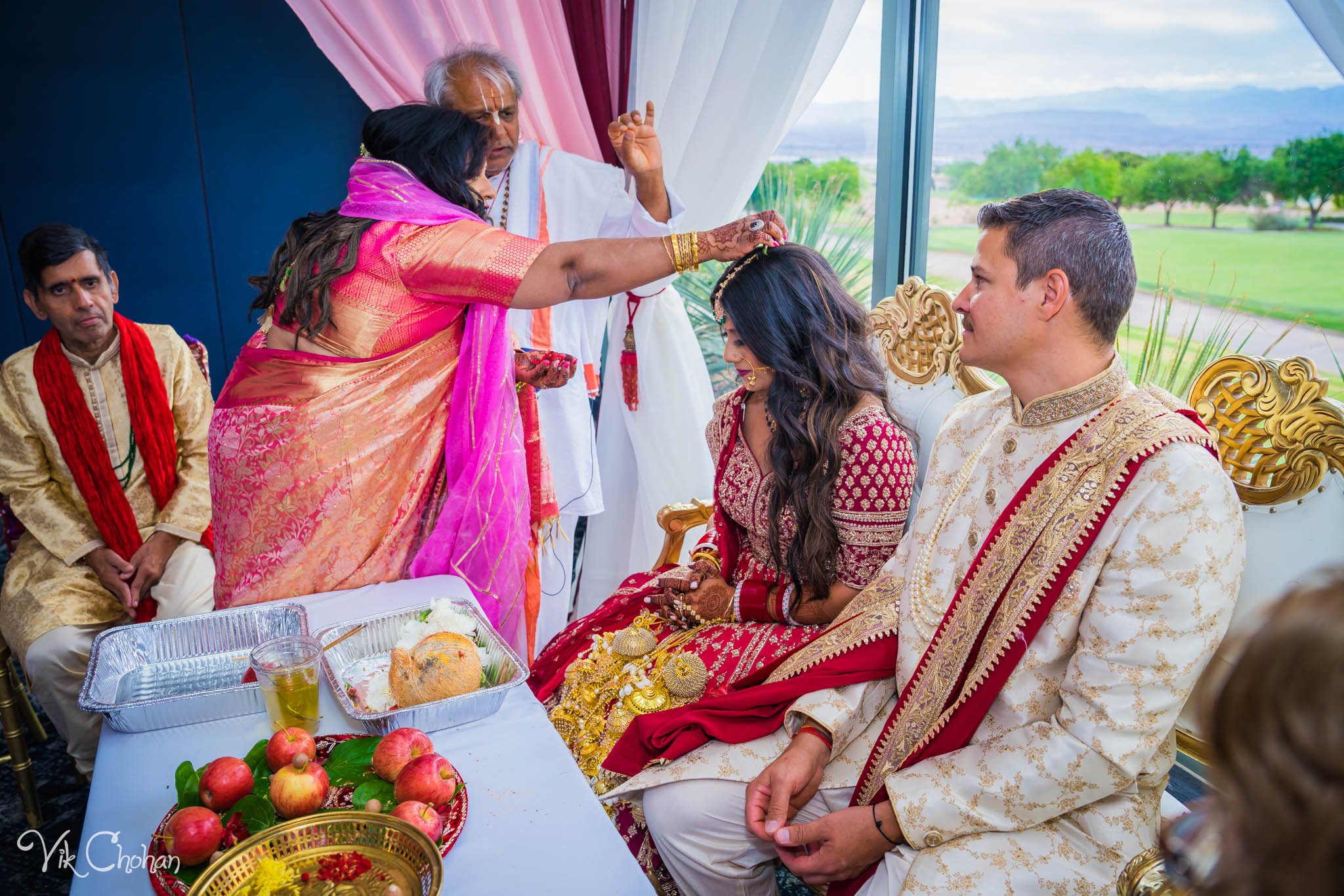 2022-06-09-Annie-&-Steven-Las-Vegas-Indian-Wedding-Ceremony-Photography-Vik-Chohan-Photography-Photo-Booth-Social-Media-VCP-108.jpg