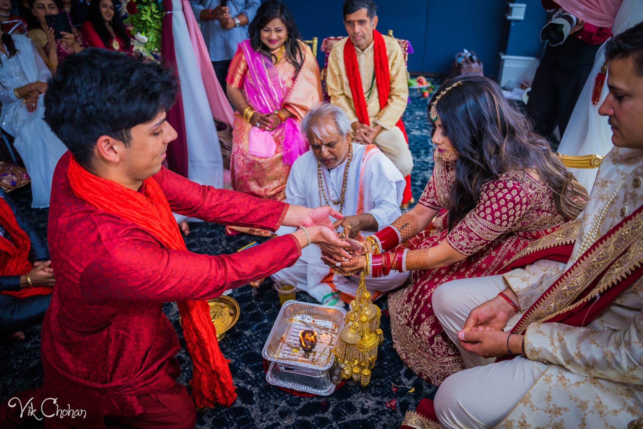 2022-06-09-Annie-&-Steven-Las-Vegas-Indian-Wedding-Ceremony-Photography-Vik-Chohan-Photography-Photo-Booth-Social-Media-VCP-142.jpg