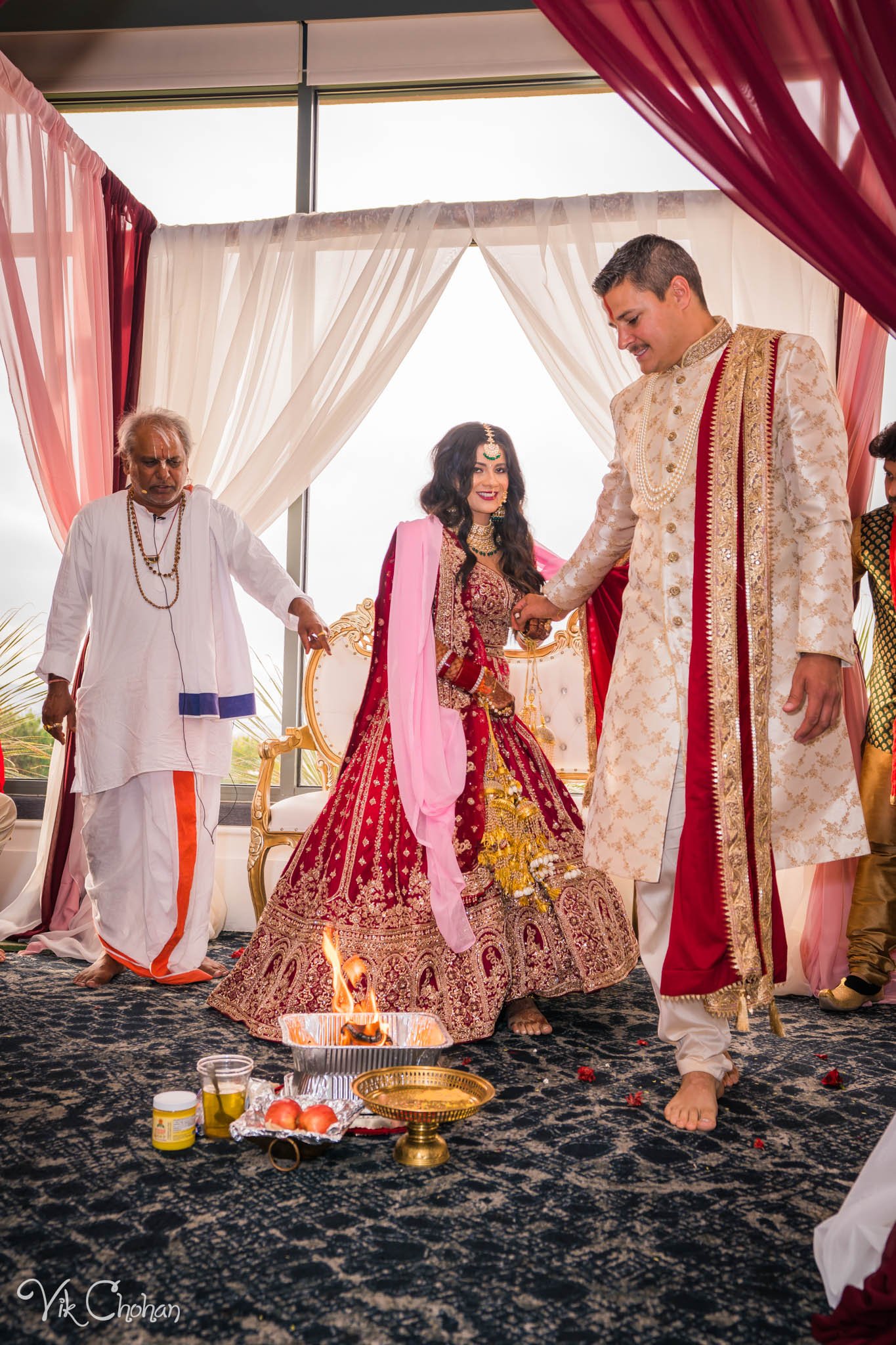 2022-06-09-Annie-&-Steven-Las-Vegas-Indian-Wedding-Ceremony-Photography-Vik-Chohan-Photography-Photo-Booth-Social-Media-VCP-151.jpg