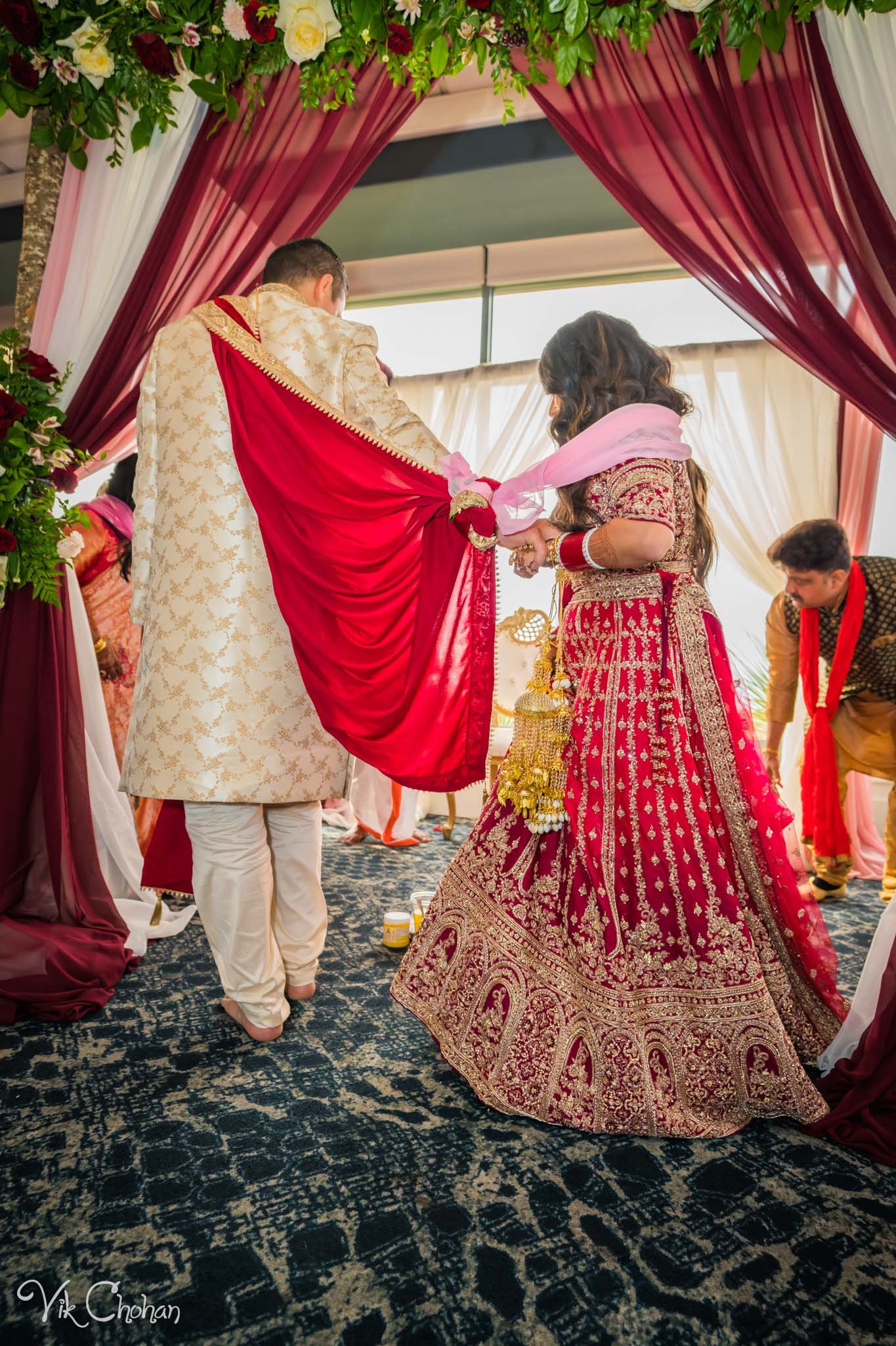 2022-06-09-Annie-&-Steven-Las-Vegas-Indian-Wedding-Ceremony-Photography-Vik-Chohan-Photography-Photo-Booth-Social-Media-VCP-152.jpg