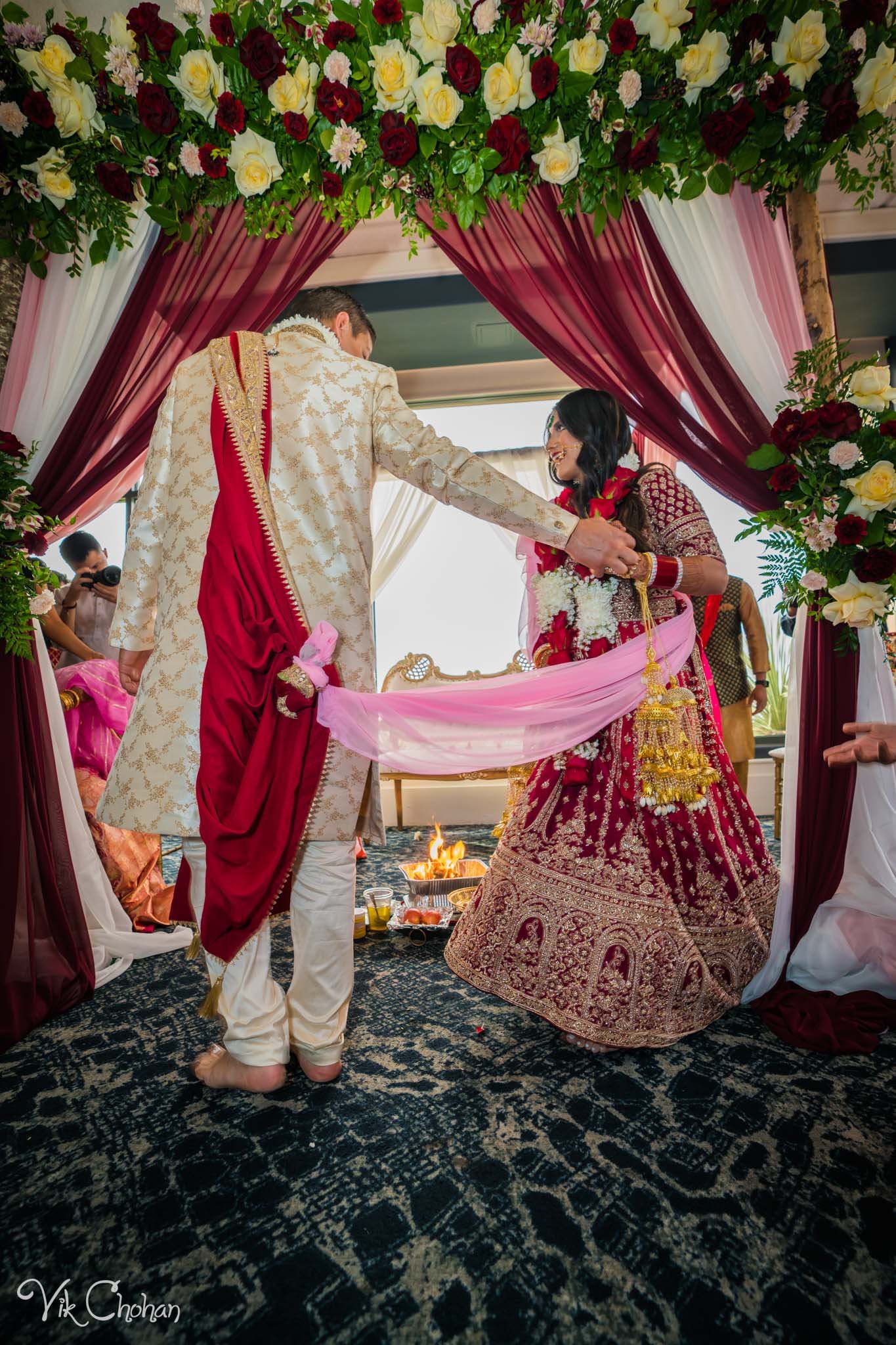 2022-06-09-Annie-&-Steven-Las-Vegas-Indian-Wedding-Ceremony-Photography-Vik-Chohan-Photography-Photo-Booth-Social-Media-VCP-160.jpg