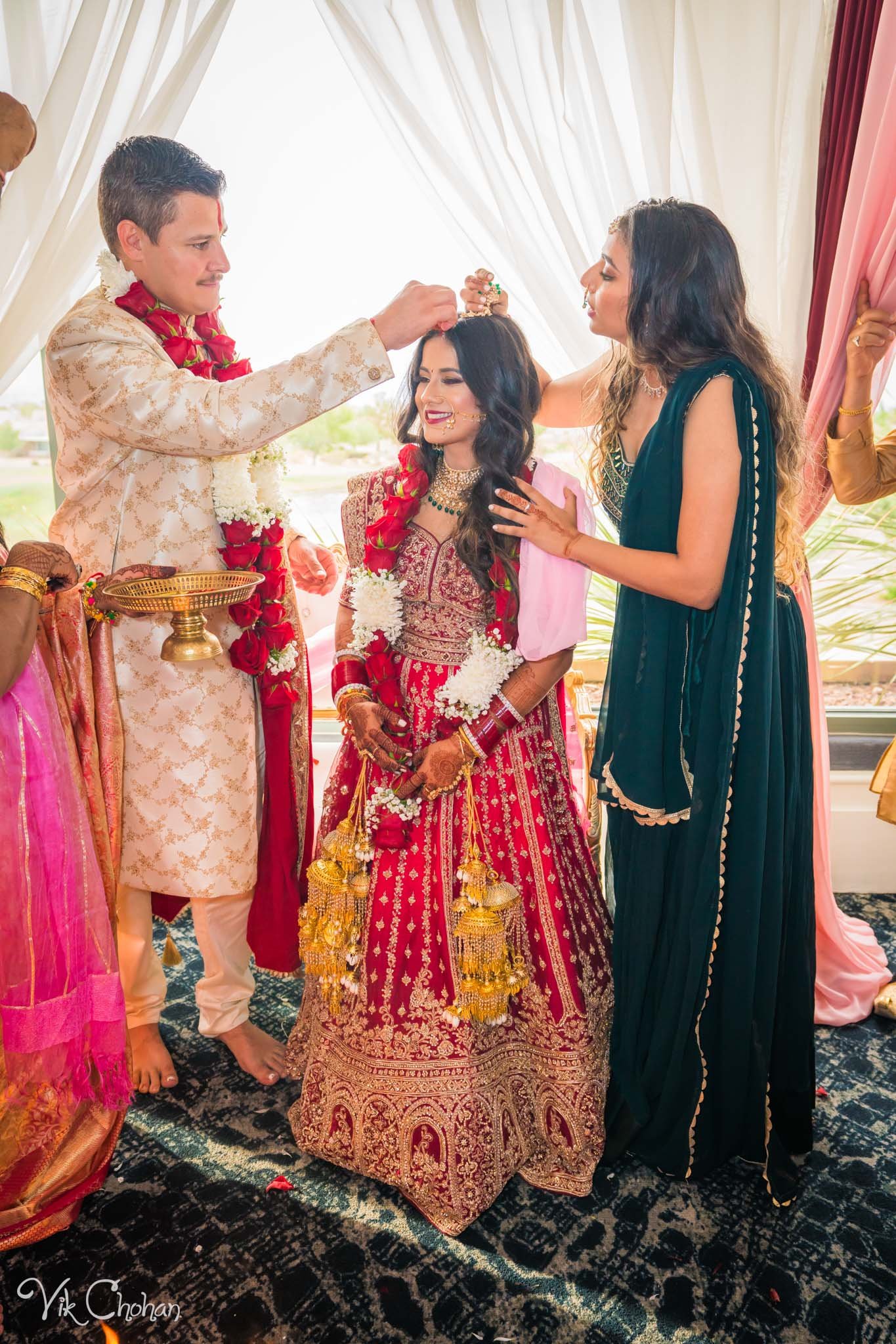 2022-06-09-Annie-&-Steven-Las-Vegas-Indian-Wedding-Ceremony-Photography-Vik-Chohan-Photography-Photo-Booth-Social-Media-VCP-163.jpg