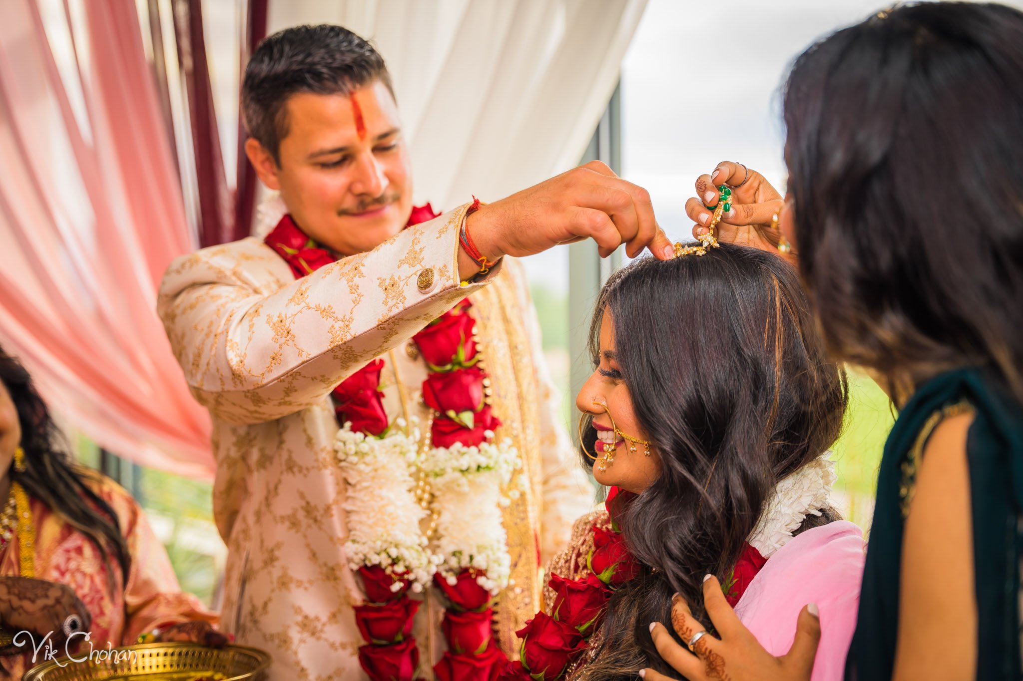 2022-06-09-Annie-&-Steven-Las-Vegas-Indian-Wedding-Ceremony-Photography-Vik-Chohan-Photography-Photo-Booth-Social-Media-VCP-164.jpg