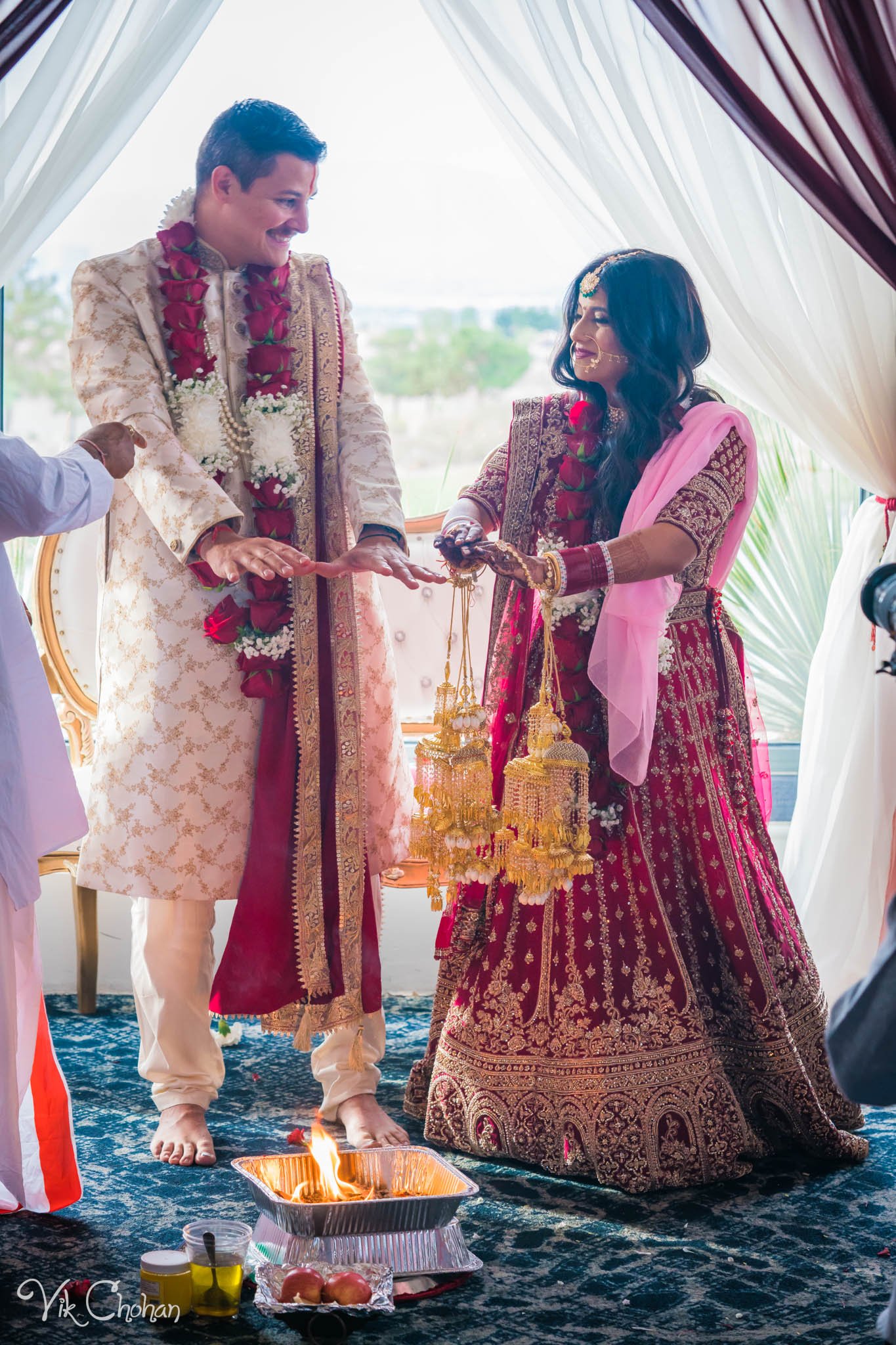 2022-06-09-Annie-&-Steven-Las-Vegas-Indian-Wedding-Ceremony-Photography-Vik-Chohan-Photography-Photo-Booth-Social-Media-VCP-166.jpg