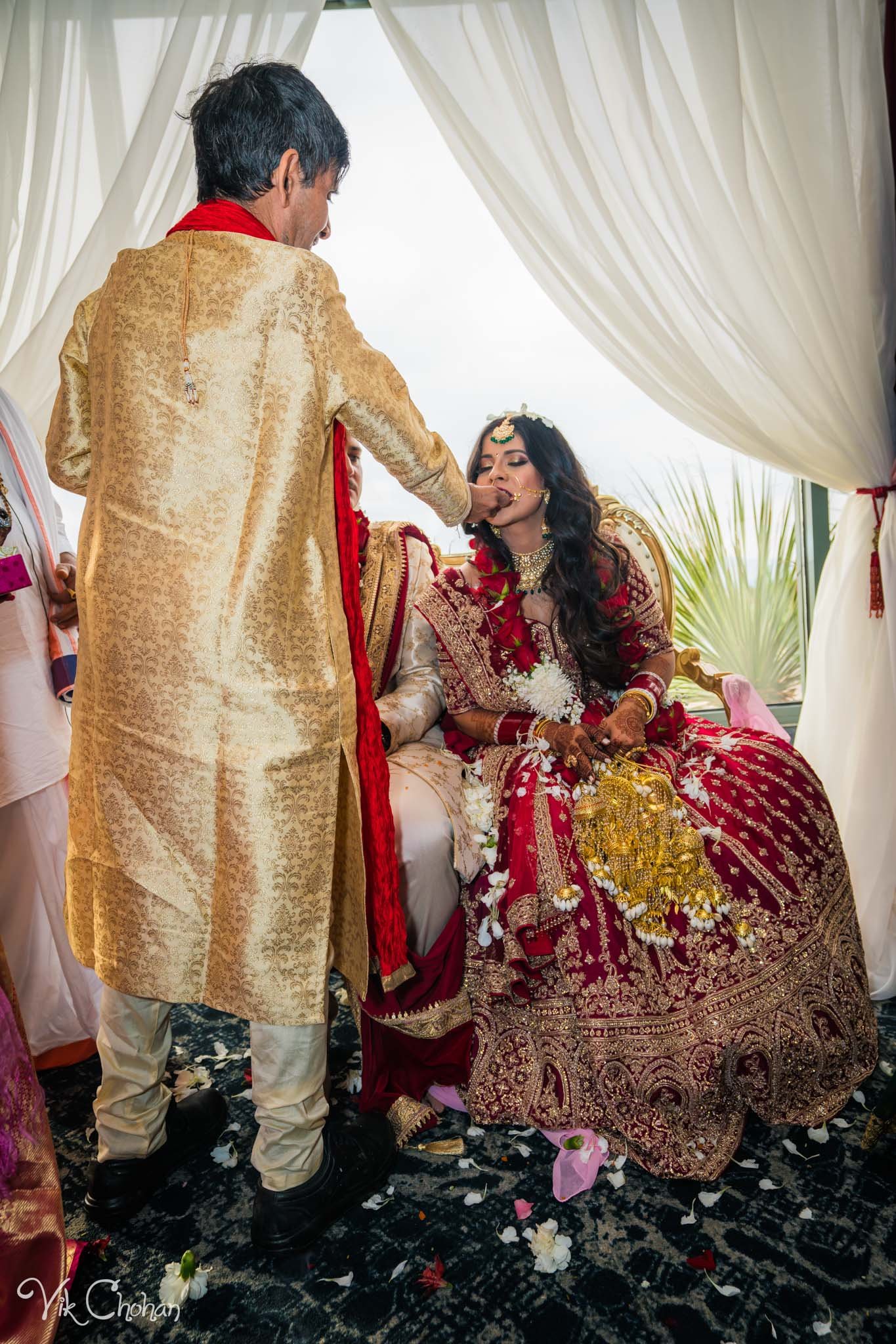2022-06-09-Annie-&-Steven-Las-Vegas-Indian-Wedding-Ceremony-Photography-Vik-Chohan-Photography-Photo-Booth-Social-Media-VCP-184.jpg