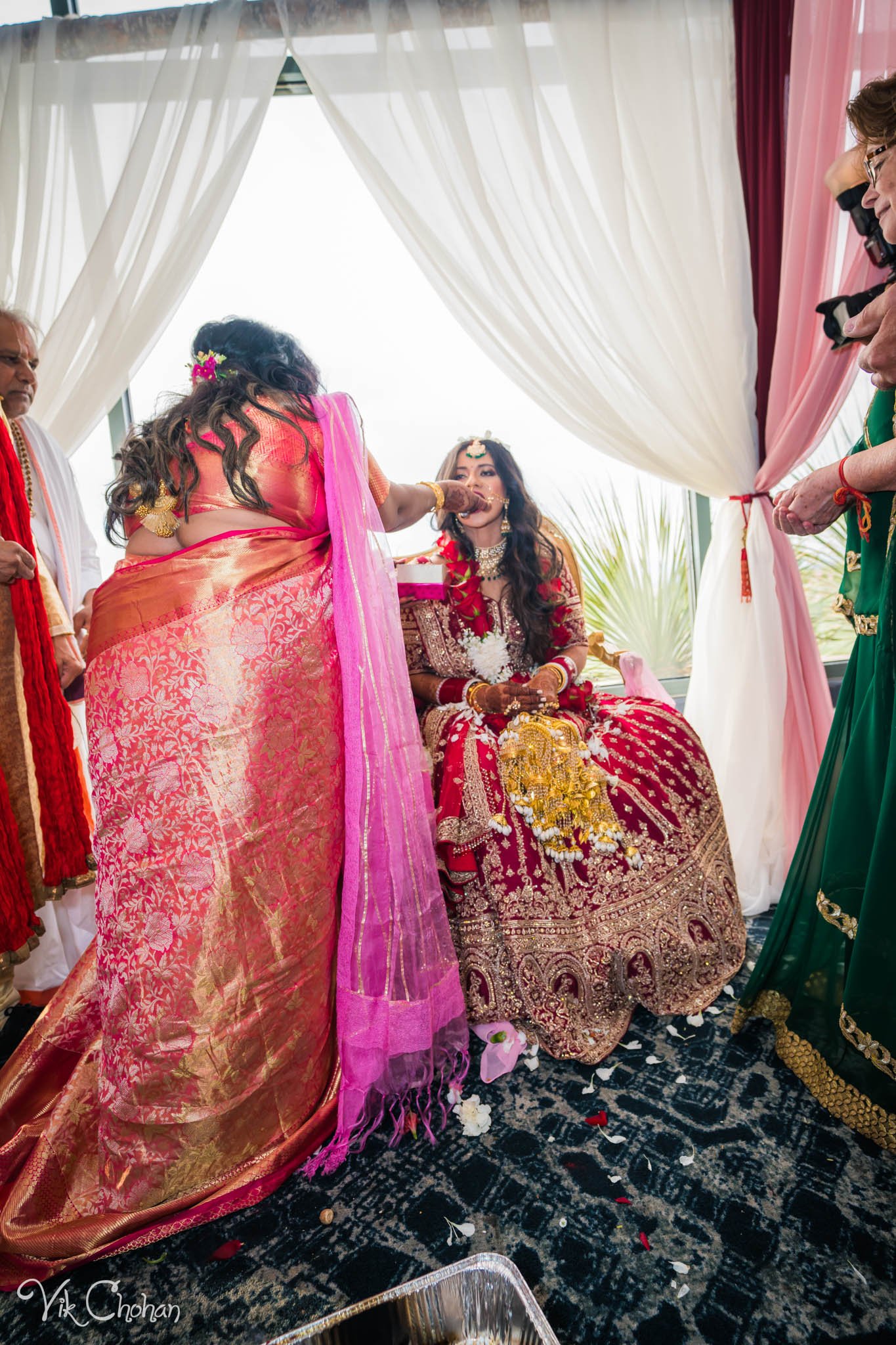 2022-06-09-Annie-&-Steven-Las-Vegas-Indian-Wedding-Ceremony-Photography-Vik-Chohan-Photography-Photo-Booth-Social-Media-VCP-185.jpg