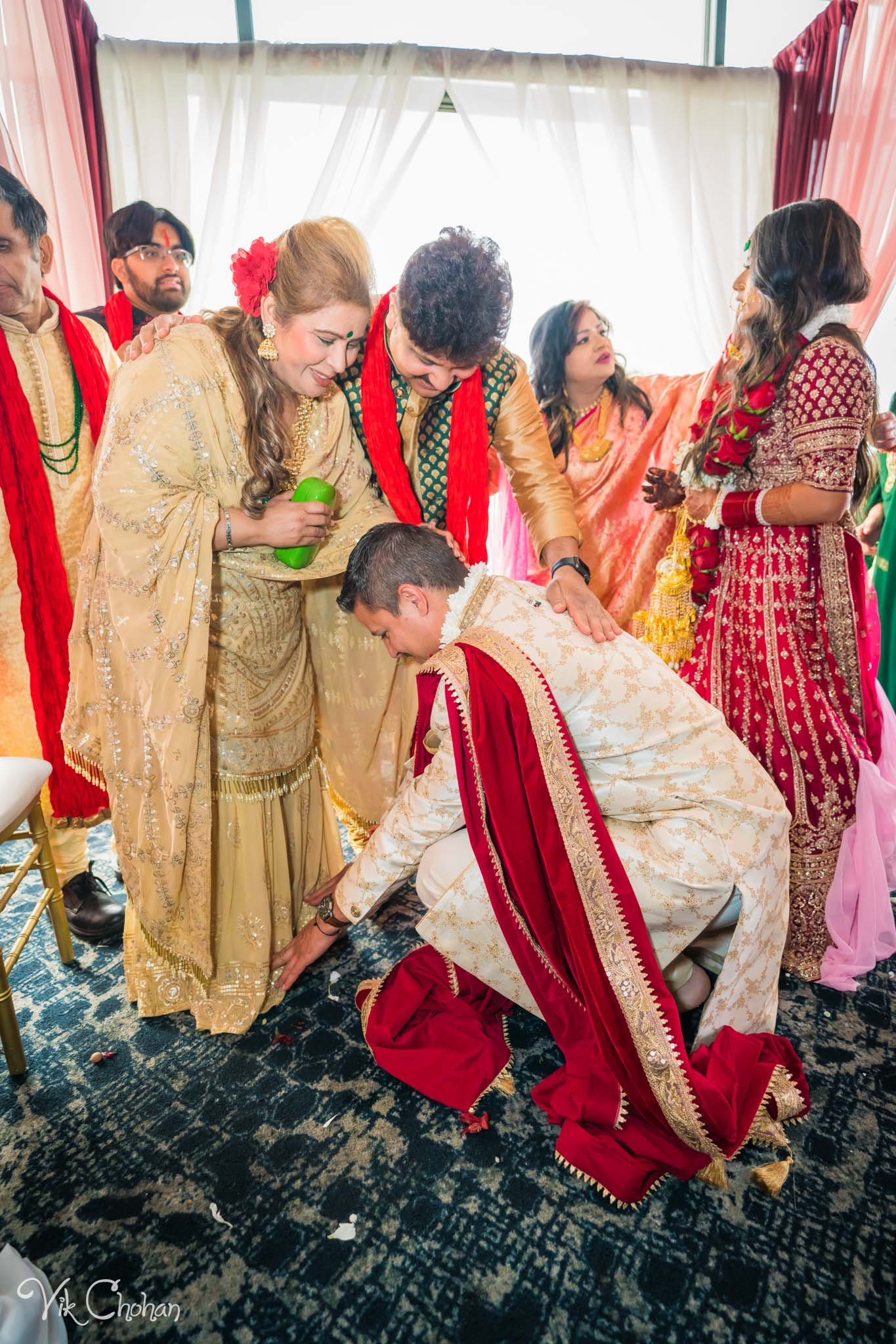 2022-06-09-Annie-&-Steven-Las-Vegas-Indian-Wedding-Ceremony-Photography-Vik-Chohan-Photography-Photo-Booth-Social-Media-VCP-188.jpg