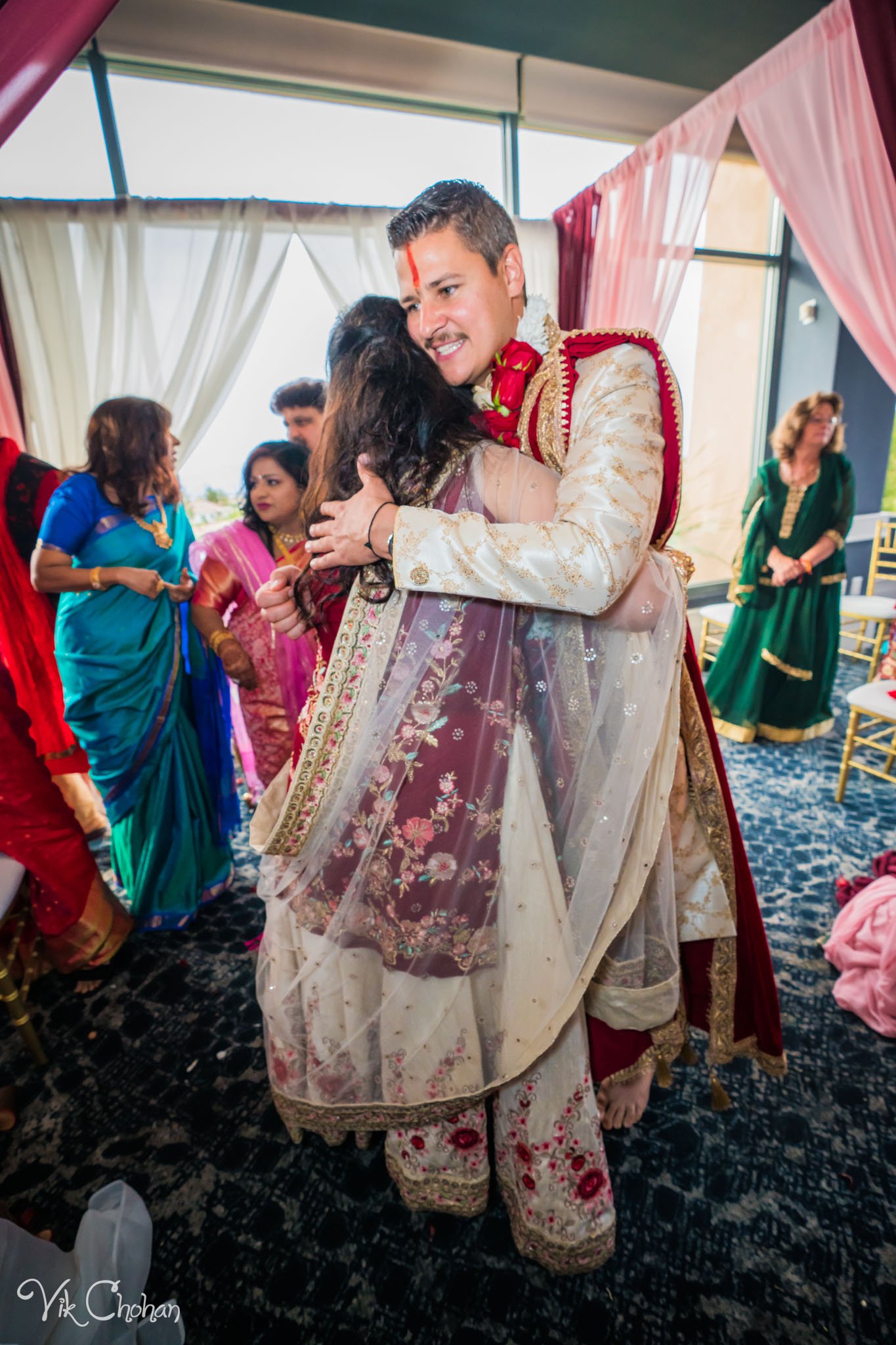 2022-06-09-Annie-&-Steven-Las-Vegas-Indian-Wedding-Ceremony-Photography-Vik-Chohan-Photography-Photo-Booth-Social-Media-VCP-192.jpg