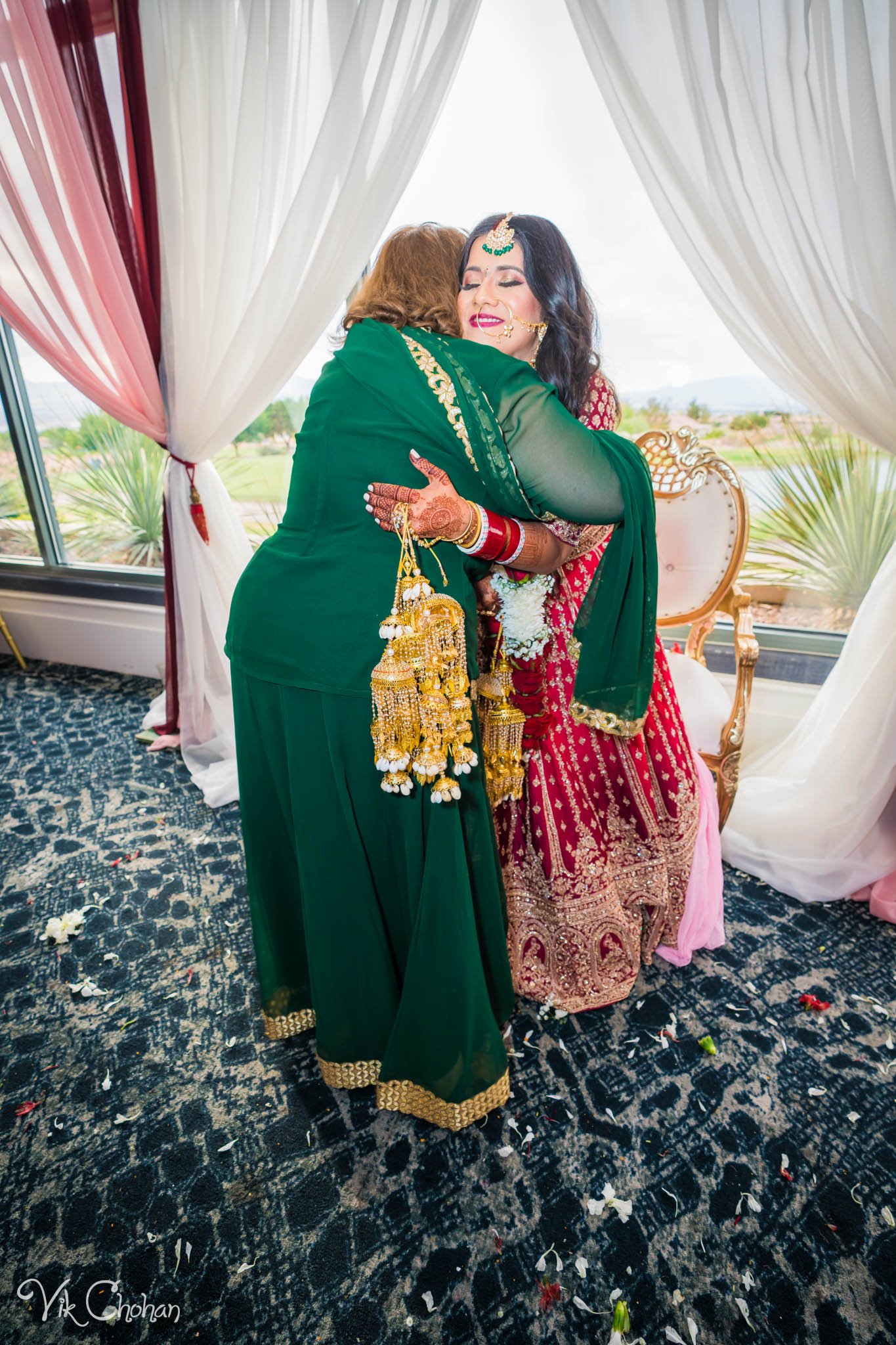 2022-06-09-Annie-&-Steven-Las-Vegas-Indian-Wedding-Ceremony-Photography-Vik-Chohan-Photography-Photo-Booth-Social-Media-VCP-200.jpg