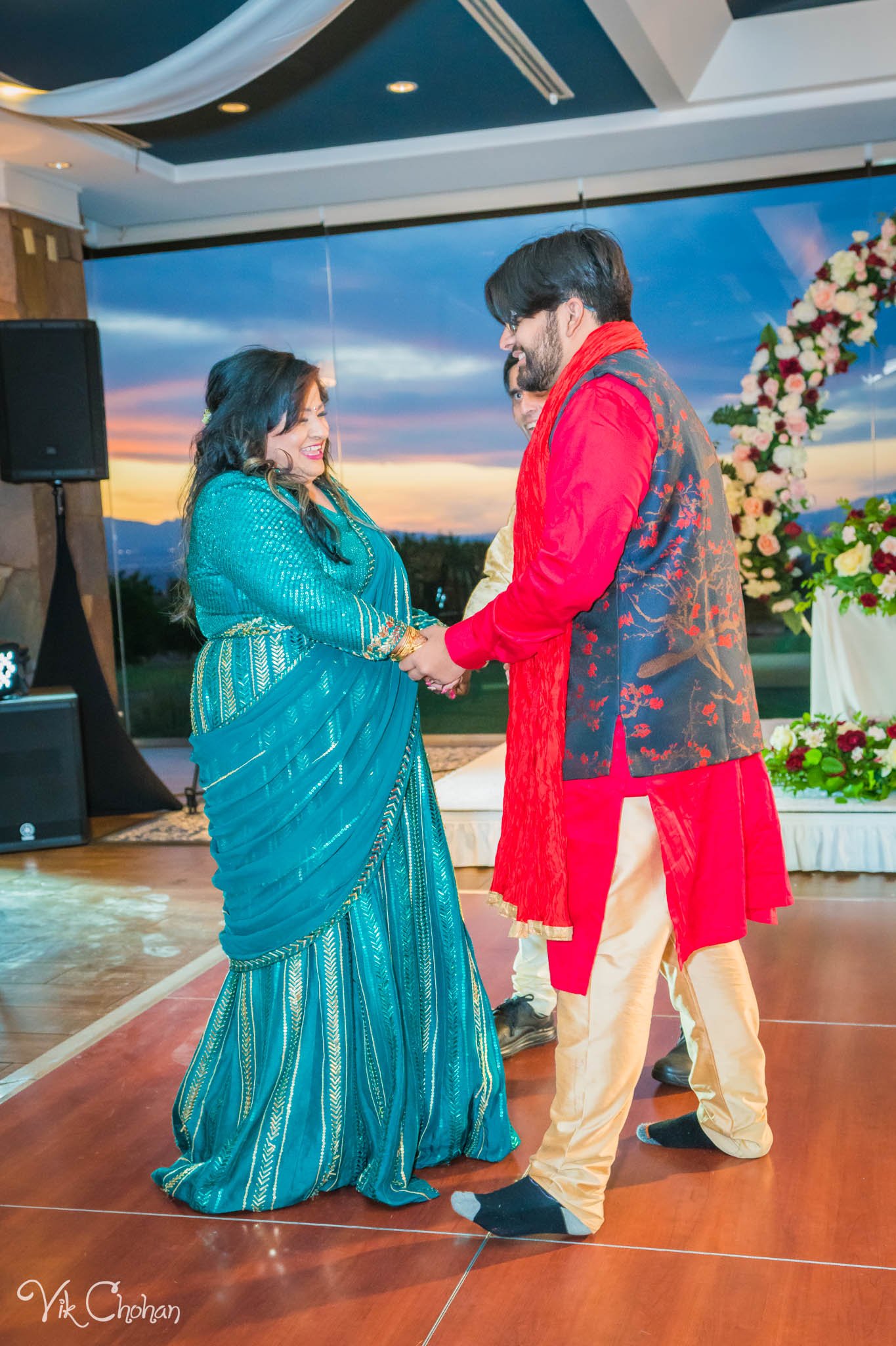 2022-06-09-Annie-&-Steven-Las-Vegas-Indian-Wedding-Ceremony-Photography-Vik-Chohan-Photography-Photo-Booth-Social-Media-VCP-311.jpg