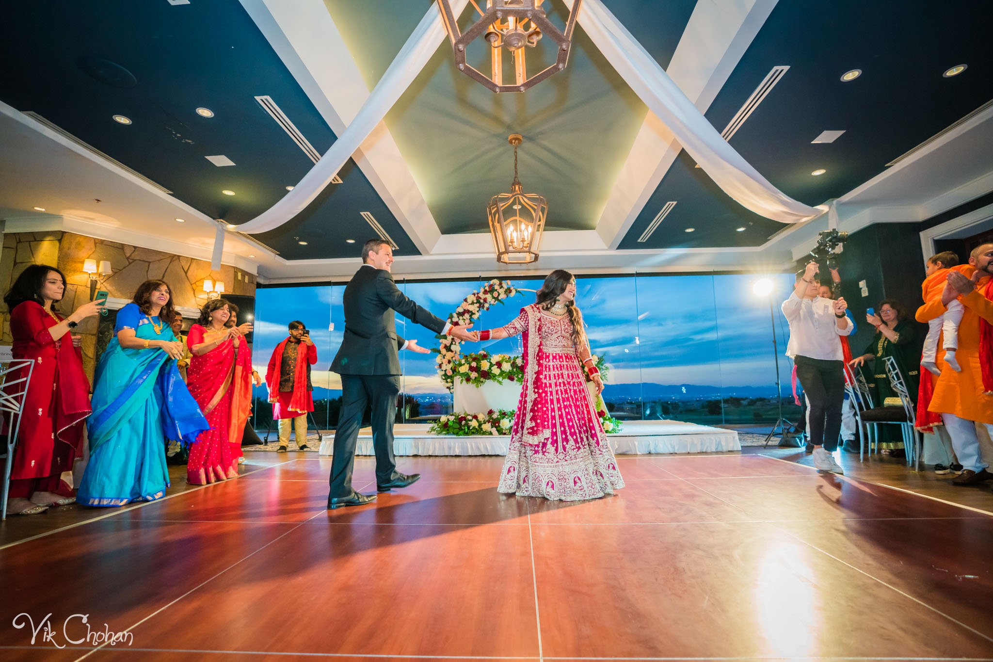 2022-06-09-Annie-&-Steven-Las-Vegas-Indian-Wedding-Ceremony-Photography-Vik-Chohan-Photography-Photo-Booth-Social-Media-VCP-325.jpg