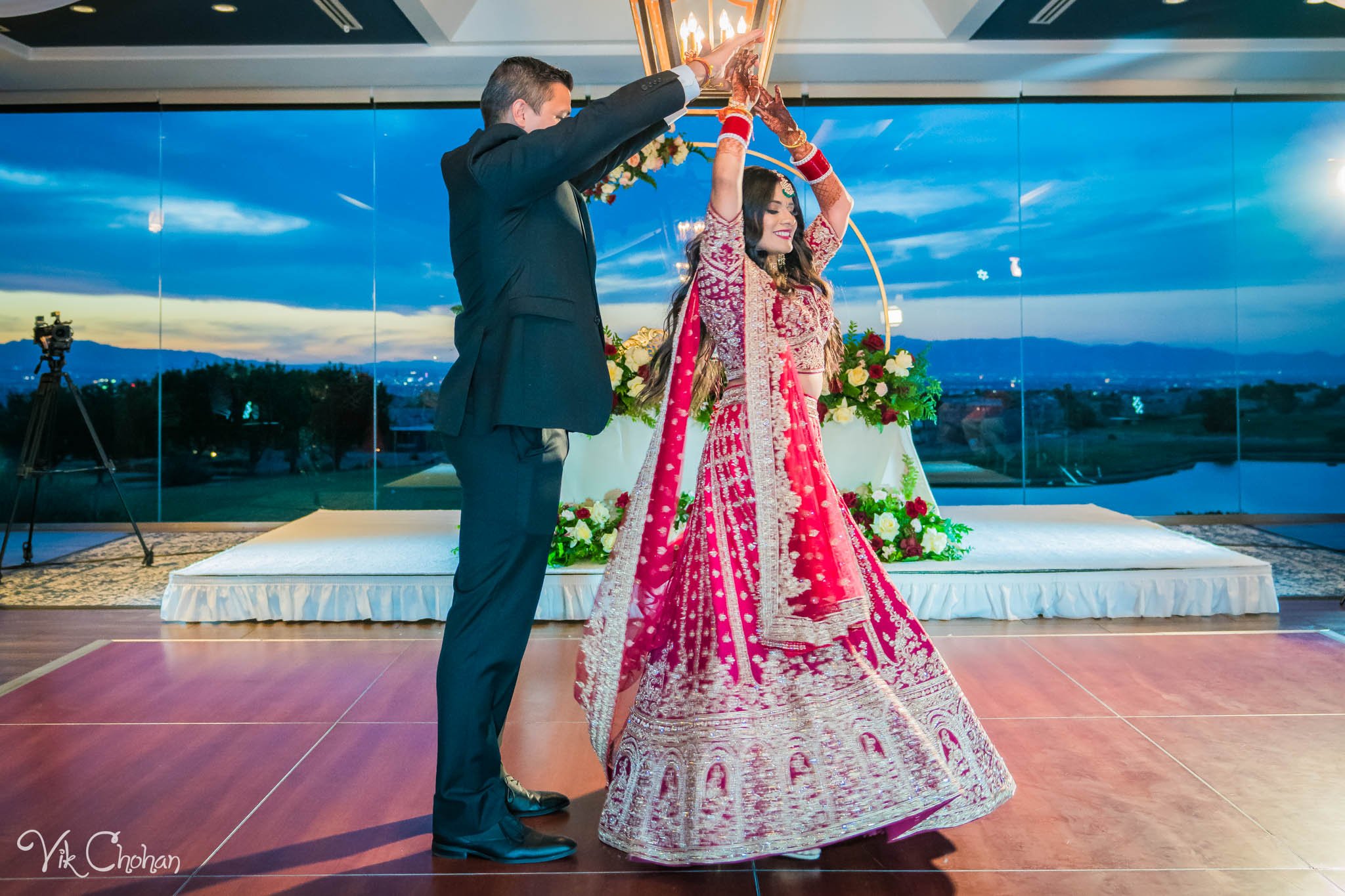 2022-06-09-Annie-&-Steven-Las-Vegas-Indian-Wedding-Ceremony-Photography-Vik-Chohan-Photography-Photo-Booth-Social-Media-VCP-338.jpg