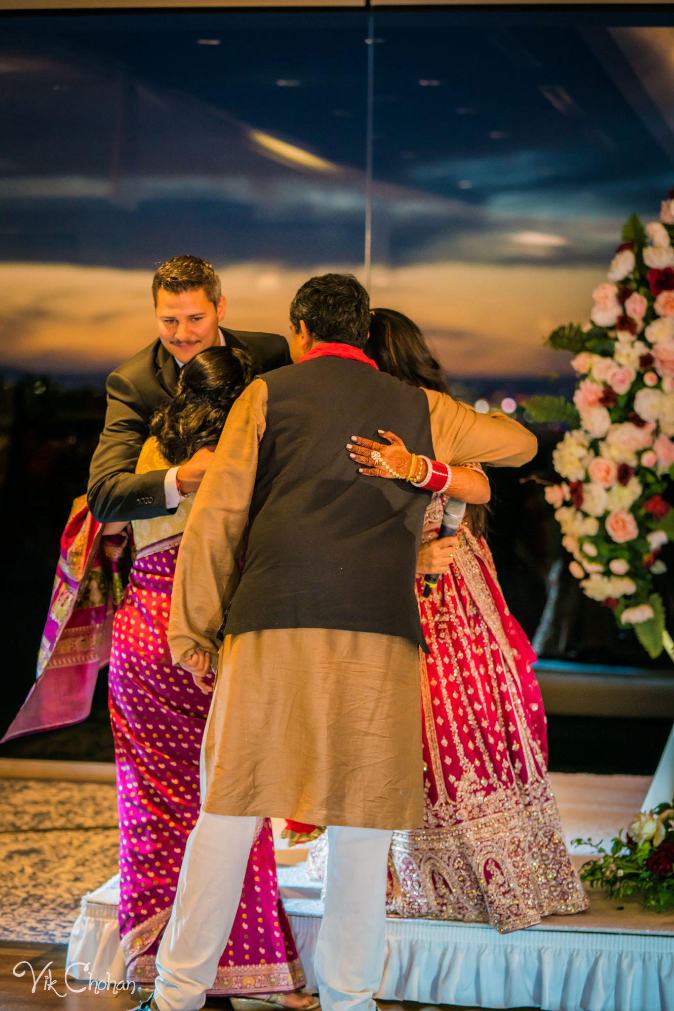 2022-06-09-Annie-&-Steven-Las-Vegas-Indian-Wedding-Ceremony-Photography-Vik-Chohan-Photography-Photo-Booth-Social-Media-VCP-390.jpg