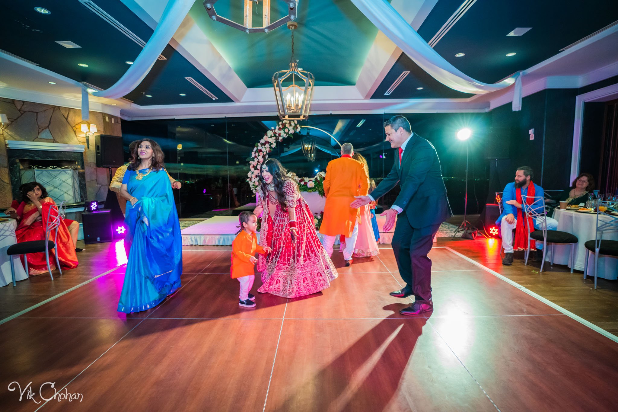 2022-06-09-Annie-&-Steven-Las-Vegas-Indian-Wedding-Ceremony-Photography-Vik-Chohan-Photography-Photo-Booth-Social-Media-VCP-418.jpg