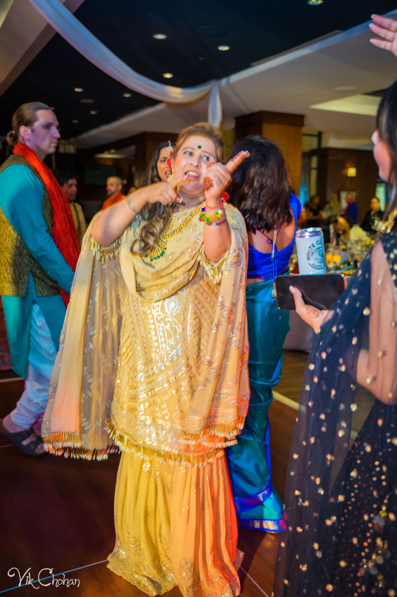 2022-06-09-Annie-&-Steven-Las-Vegas-Indian-Wedding-Ceremony-Photography-Vik-Chohan-Photography-Photo-Booth-Social-Media-VCP-454.jpg