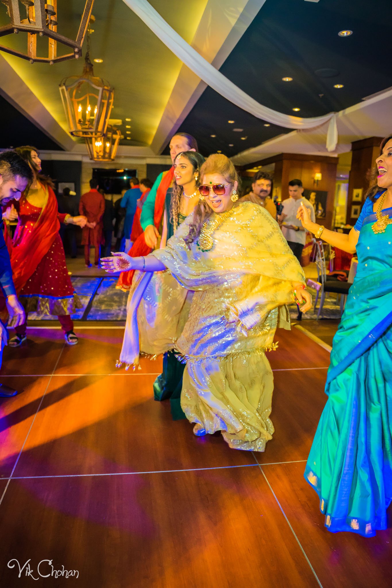 2022-06-09-Annie-&-Steven-Las-Vegas-Indian-Wedding-Ceremony-Photography-Vik-Chohan-Photography-Photo-Booth-Social-Media-VCP-455.jpg