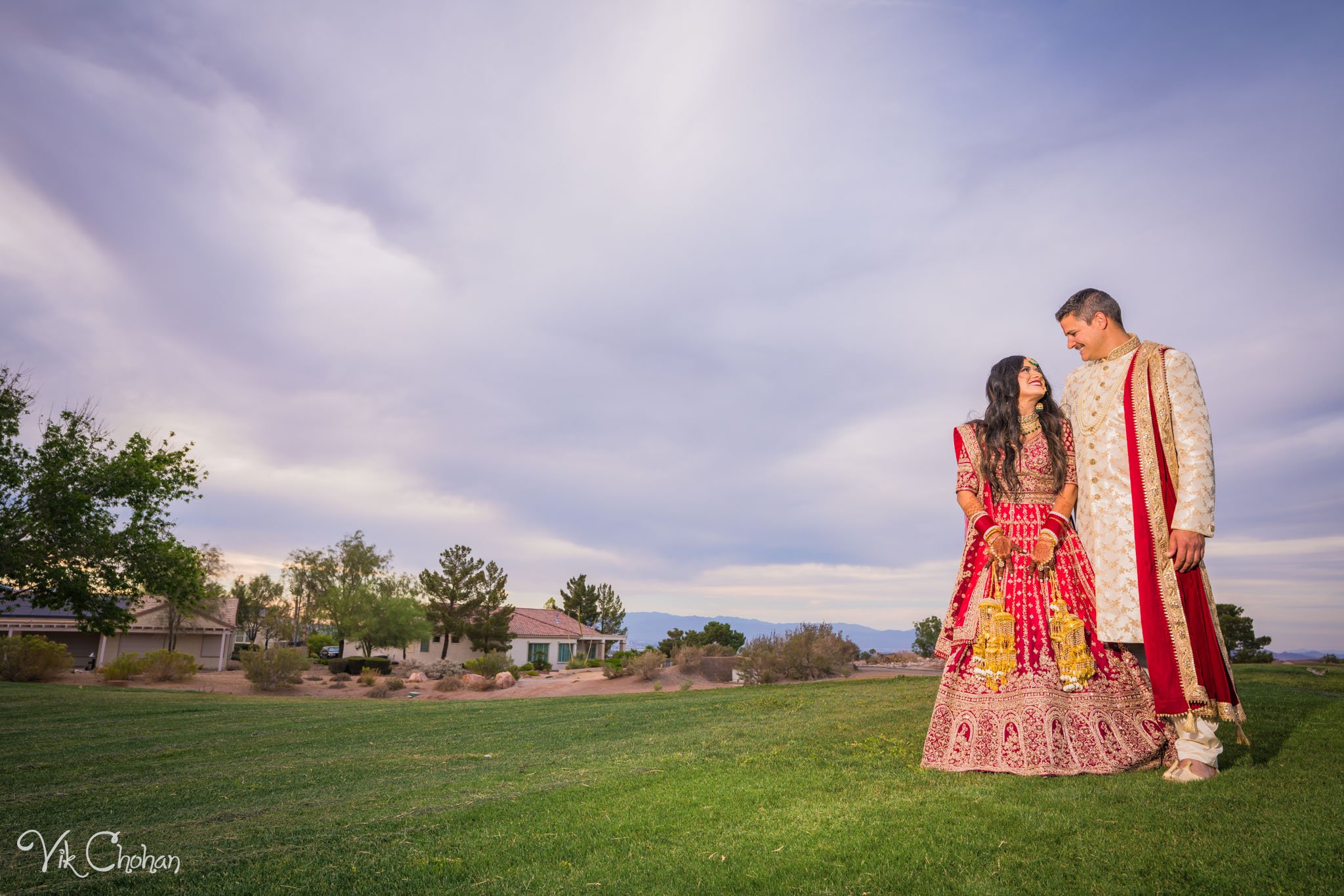 2022-06-09-Annie-&-Steven-Las-Vegas-Indian-Wedding-Ceremony-Photography-Vik-Chohan-Photography-Photo-Booth-Social-Media-VCP-230.jpg