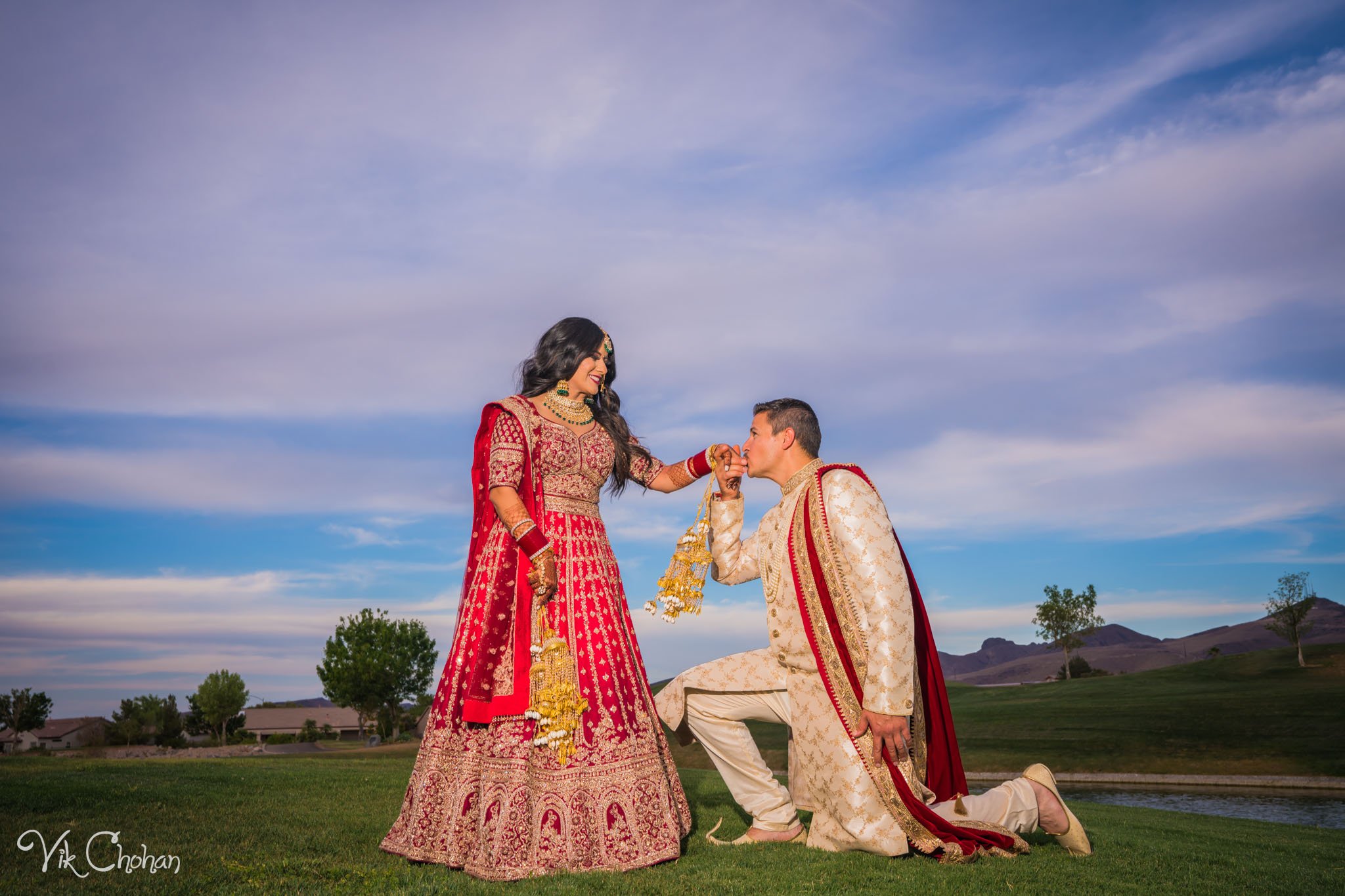 2022-06-09-Annie-&-Steven-Las-Vegas-Indian-Wedding-Ceremony-Photography-Vik-Chohan-Photography-Photo-Booth-Social-Media-VCP-246.jpg