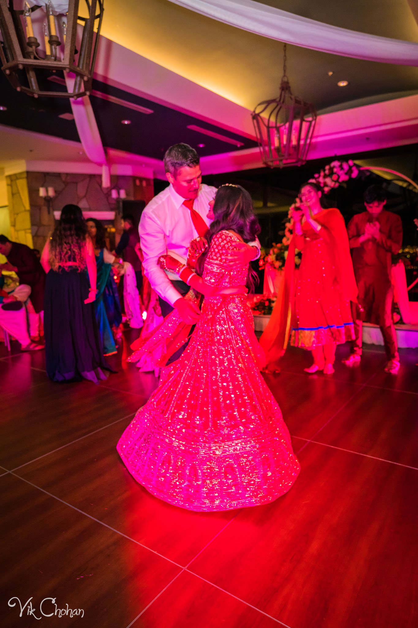 2022-06-09-Annie-&-Steven-Las-Vegas-Indian-Wedding-Ceremony-Photography-Vik-Chohan-Photography-Photo-Booth-Social-Media-VCP-664.jpg