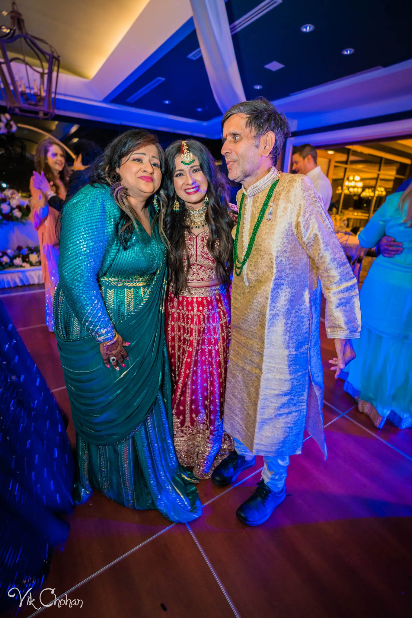 2022-06-09-Annie-&-Steven-Las-Vegas-Indian-Wedding-Ceremony-Photography-Vik-Chohan-Photography-Photo-Booth-Social-Media-VCP-682.jpg