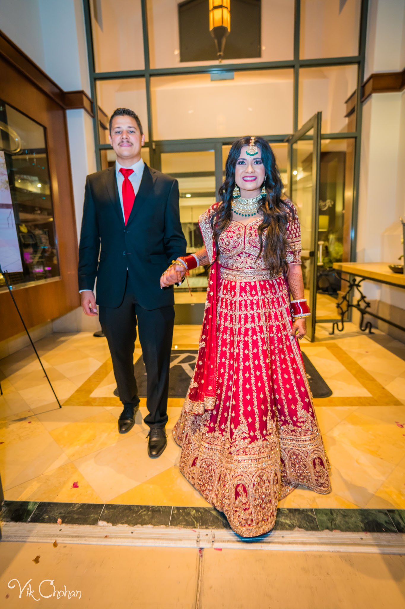 2022-06-09-Annie-&-Steven-Las-Vegas-Indian-Wedding-Ceremony-Photography-Vik-Chohan-Photography-Photo-Booth-Social-Media-VCP-708.jpg