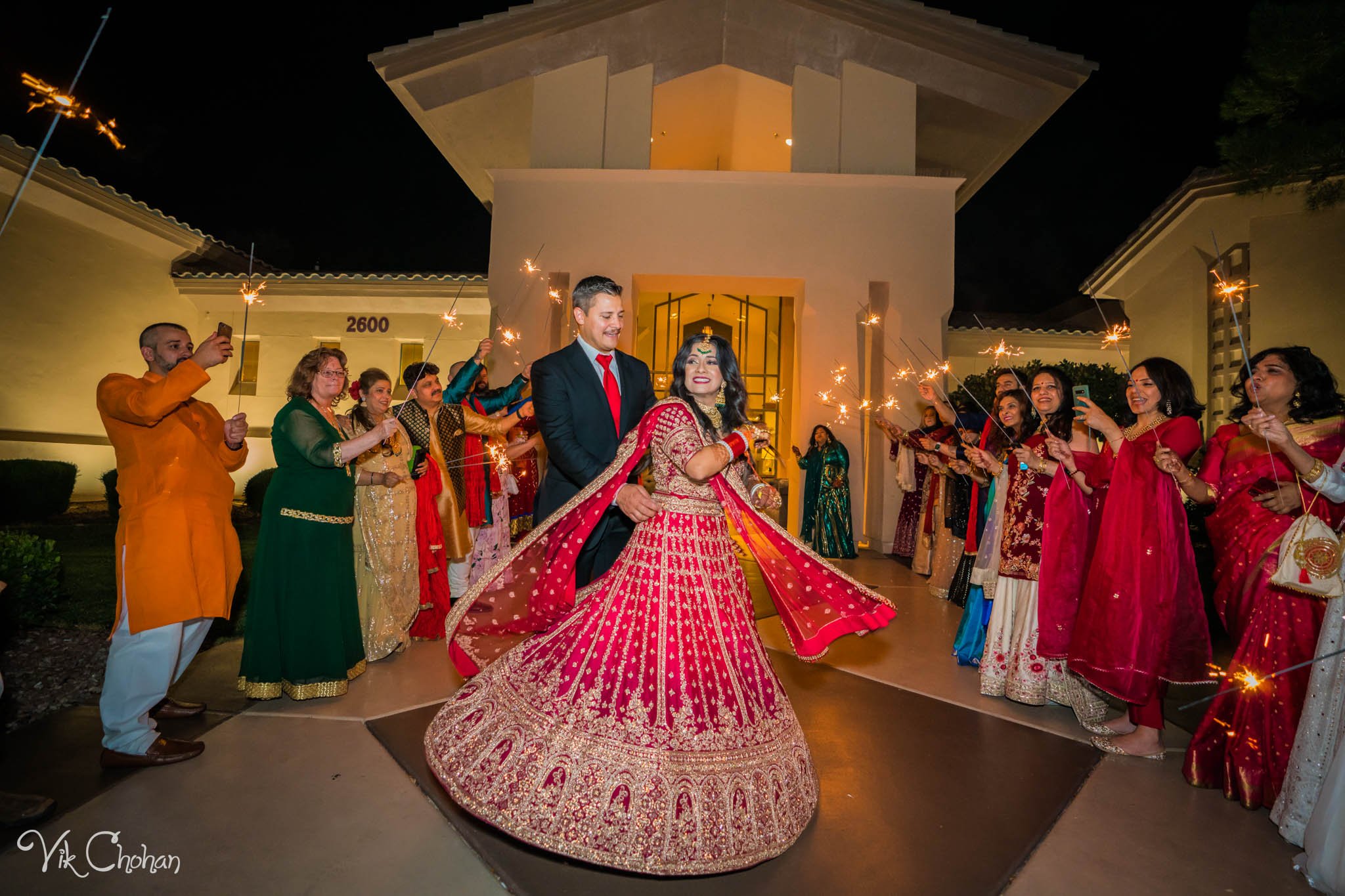 2022-06-09-Annie-&-Steven-Las-Vegas-Indian-Wedding-Ceremony-Photography-Vik-Chohan-Photography-Photo-Booth-Social-Media-VCP-719.jpg