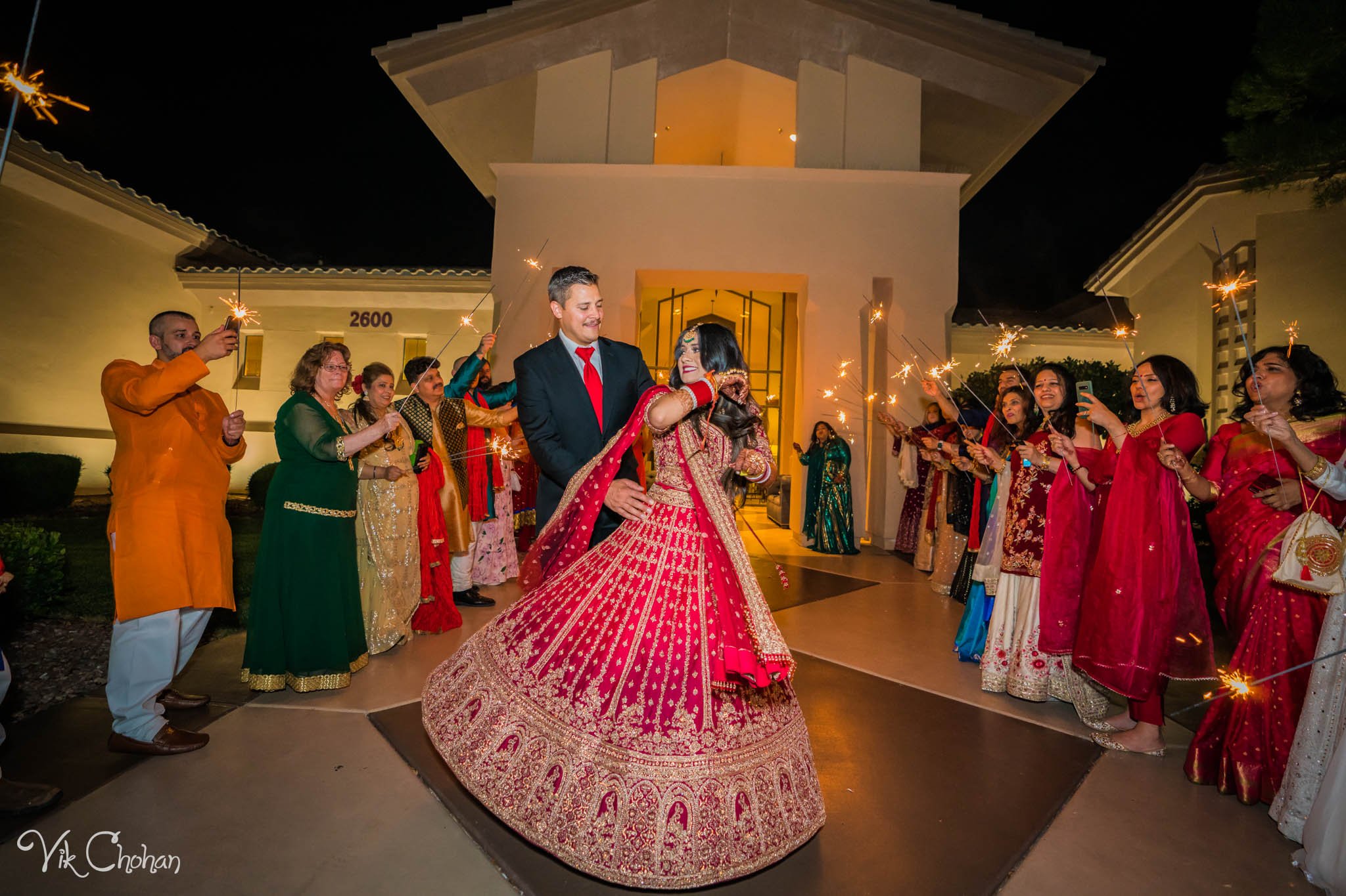 2022-06-09-Annie-&-Steven-Las-Vegas-Indian-Wedding-Ceremony-Photography-Vik-Chohan-Photography-Photo-Booth-Social-Media-VCP-720.jpg